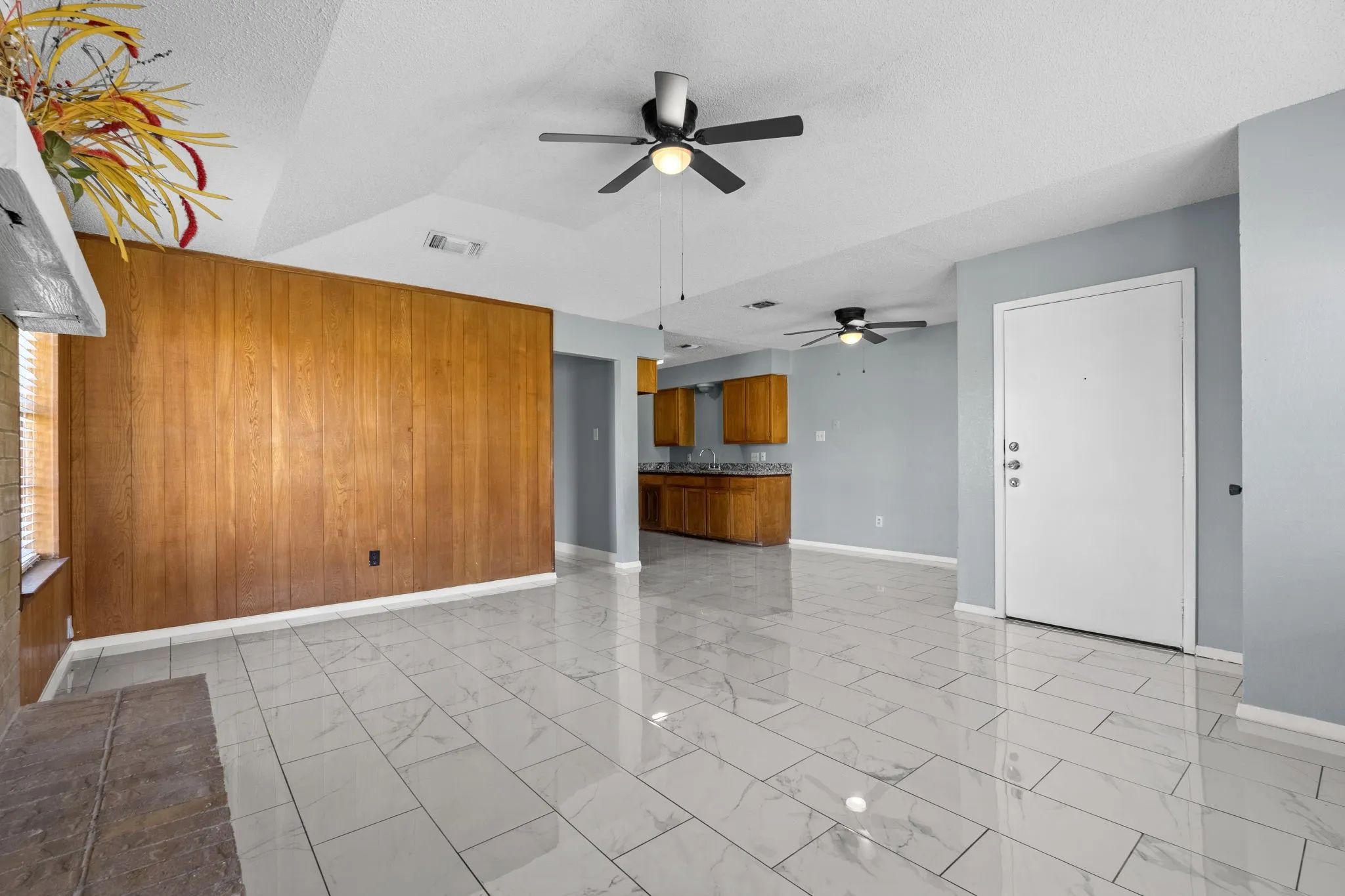 Duplex For Sale in Tarrant County , 7316 Davis Boulevard, North Richland Hills, Texas 76182, 4 Bedroom, 4 Bathroom, Garage spaces, 0 Sqft, built in 1985, mls#21274095, Real Estate Agent in North Richland Hills, Homes For Sale in Tarrant county, Homes For Sale in North Richland Hills, Realtor in North Richland Hills Texas, Real Estate Brokerage Independent Realty Texas, Luminita Cordes Realtor