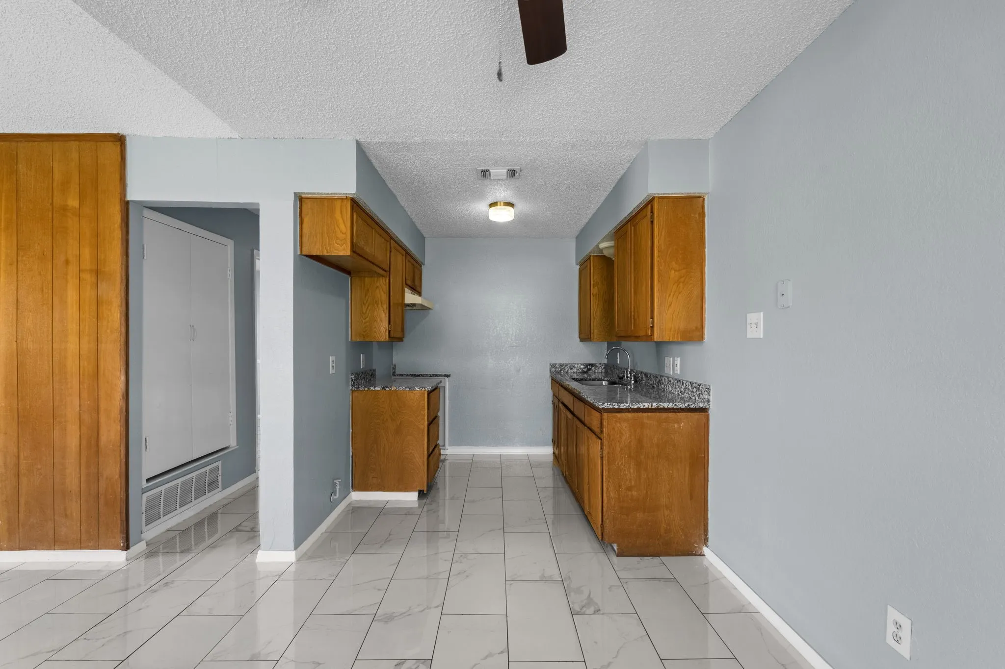Duplex For Sale in Tarrant County , 7316 Davis Boulevard, North Richland Hills, Texas 76182, 4 Bedroom, 4 Bathroom, Garage spaces, 0 Sqft, built in 1985, mls#21274095, Real Estate Agent in North Richland Hills, Homes For Sale in Tarrant county, Homes For Sale in North Richland Hills, Realtor in North Richland Hills Texas, Real Estate Brokerage Independent Realty Texas, Luminita Cordes Realtor
