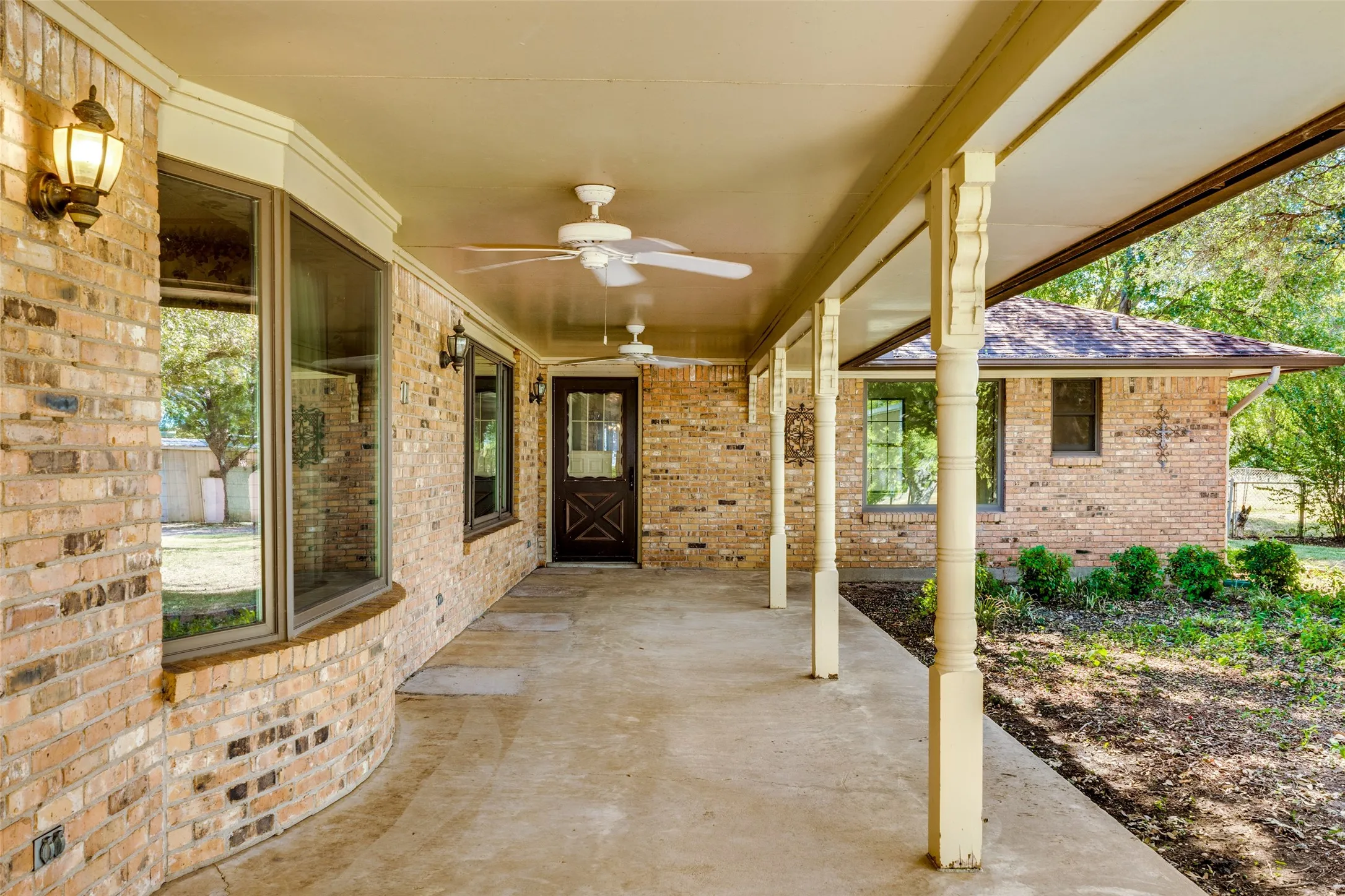 Single Family Residence For Sale in Denton County , 5547 Woodland Hills Drive, Denton, Texas 76208, 3 Bedroom, 2 Bathroom, 2 Garage spaces, 2,128 Sqft, built in 1982, mls#21274096, Real Estate Agent in Denton, Homes For Sale in Denton county, Homes For Sale in Denton, Realtor in Denton Texas, Real Estate Brokerage Independent Realty Texas, Luminita Cordes Realtor