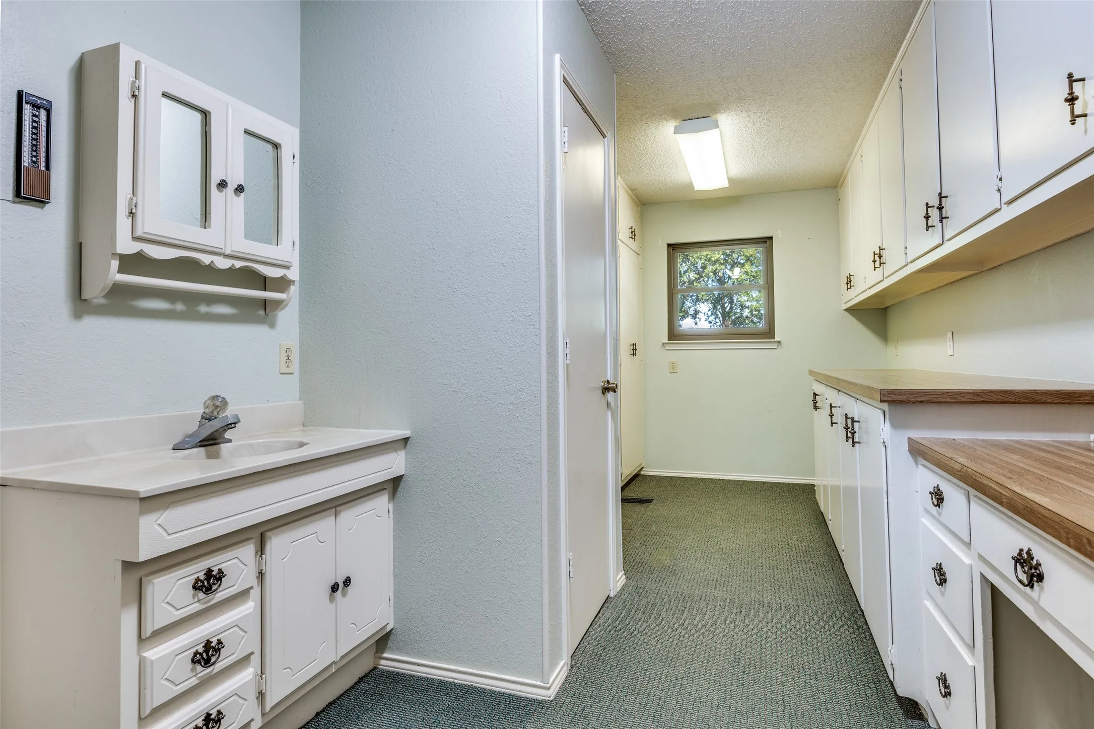 Single Family Residence For Sale in Denton County , 5547 Woodland Hills Drive, Denton, Texas 76208, 3 Bedroom, 2 Bathroom, 2 Garage spaces, 2,128 Sqft, built in 1982, mls#21274096, Real Estate Agent in Denton, Homes For Sale in Denton county, Homes For Sale in Denton, Realtor in Denton Texas, Real Estate Brokerage Independent Realty Texas, Luminita Cordes Realtor