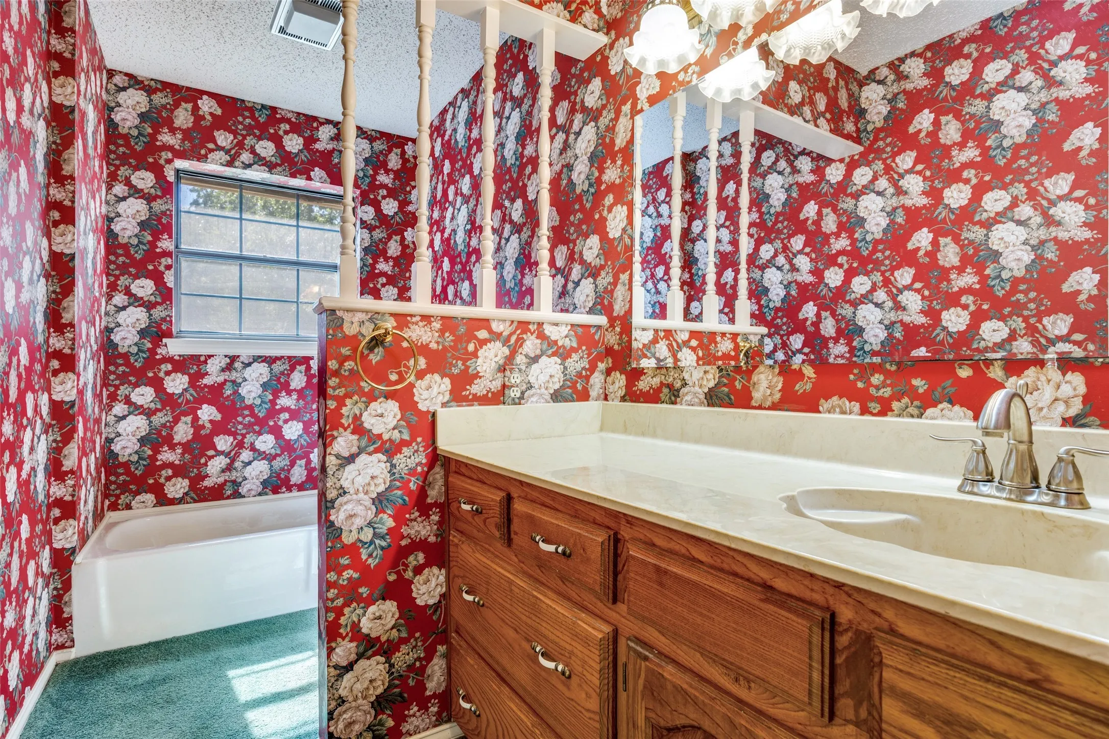 Single Family Residence For Sale in Denton County , 5547 Woodland Hills Drive, Denton, Texas 76208, 3 Bedroom, 2 Bathroom, 2 Garage spaces, 2,128 Sqft, built in 1982, mls#21274096, Real Estate Agent in Denton, Homes For Sale in Denton county, Homes For Sale in Denton, Realtor in Denton Texas, Real Estate Brokerage Independent Realty Texas, Luminita Cordes Realtor