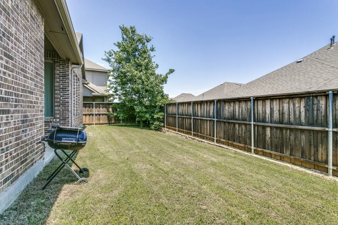 Single Family Residence For Sale in Dallas County , 7906 Gulfstream Lane, Irving, Texas 75063, 4 Bedroom, 5 Bathroom, 2 Garage spaces, 3,447 Sqft, built in 2016, mls#21274101, Real Estate Agent in Irving, Homes For Sale in Dallas county, Homes For Sale in Irving, Realtor in Irving Texas, Real Estate Brokerage Independent Realty Texas, Luminita Cordes Realtor