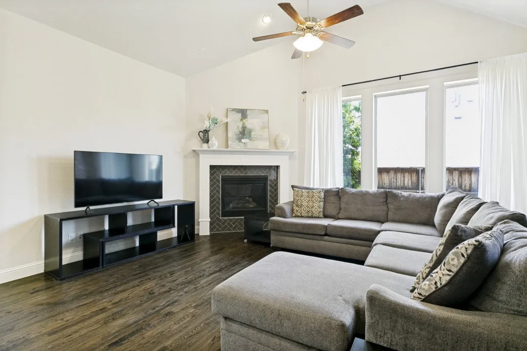 Single Family Residence For Sale in Dallas County , 7906 Gulfstream Lane, Irving, Texas 75063, 4 Bedroom, 5 Bathroom, 2 Garage spaces, 3,447 Sqft, built in 2016, mls#21274101, Real Estate Agent in Irving, Homes For Sale in Dallas county, Homes For Sale in Irving, Realtor in Irving Texas, Real Estate Brokerage Independent Realty Texas, Luminita Cordes Realtor
