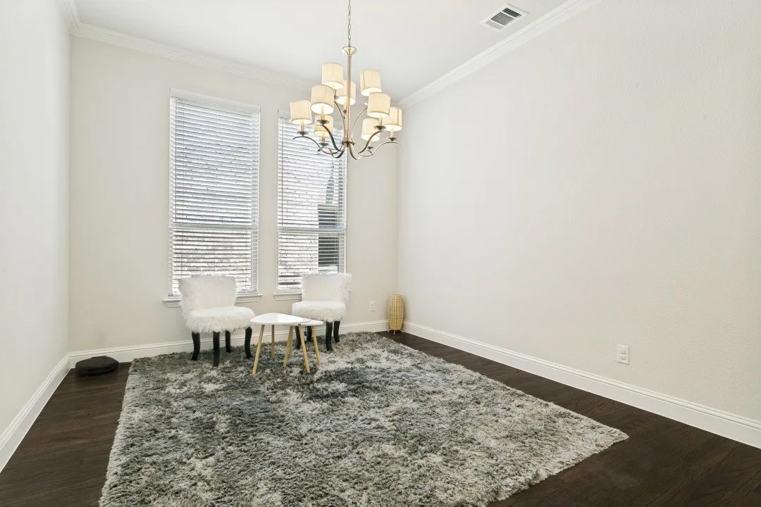 Formal dining or flex space