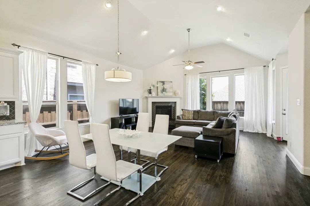 Single Family Residence For Sale in Dallas County , 7906 Gulfstream Lane, Irving, Texas 75063, 4 Bedroom, 5 Bathroom, 2 Garage spaces, 3,447 Sqft, built in 2016, mls#21274101, Real Estate Agent in Irving, Homes For Sale in Dallas county, Homes For Sale in Irving, Realtor in Irving Texas, Real Estate Brokerage Independent Realty Texas, Luminita Cordes Realtor