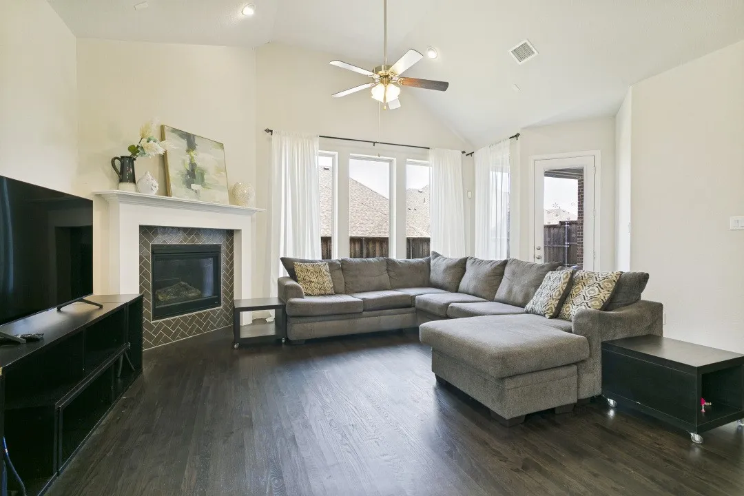 Single Family Residence For Sale in Dallas County , 7906 Gulfstream Lane, Irving, Texas 75063, 4 Bedroom, 5 Bathroom, 2 Garage spaces, 3,447 Sqft, built in 2016, mls#21274101, Real Estate Agent in Irving, Homes For Sale in Dallas county, Homes For Sale in Irving, Realtor in Irving Texas, Real Estate Brokerage Independent Realty Texas, Luminita Cordes Realtor