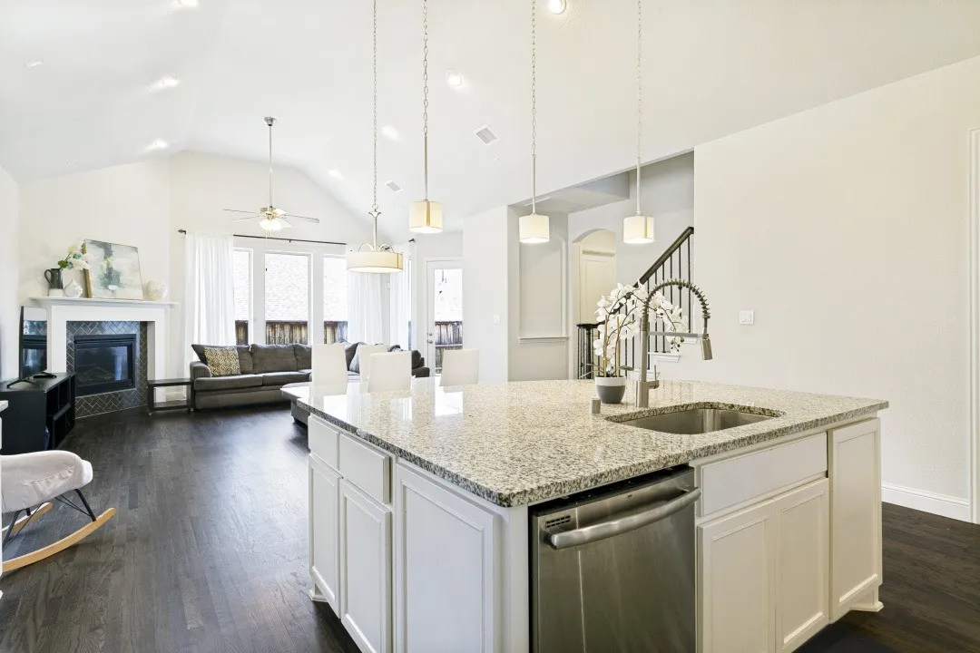 Single Family Residence For Sale in Dallas County , 7906 Gulfstream Lane, Irving, Texas 75063, 4 Bedroom, 5 Bathroom, 2 Garage spaces, 3,447 Sqft, built in 2016, mls#21274101, Real Estate Agent in Irving, Homes For Sale in Dallas county, Homes For Sale in Irving, Realtor in Irving Texas, Real Estate Brokerage Independent Realty Texas, Luminita Cordes Realtor