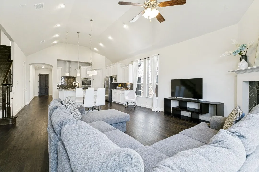 Single Family Residence For Sale in Dallas County , 7906 Gulfstream Lane, Irving, Texas 75063, 4 Bedroom, 5 Bathroom, 2 Garage spaces, 3,447 Sqft, built in 2016, mls#21274101, Real Estate Agent in Irving, Homes For Sale in Dallas county, Homes For Sale in Irving, Realtor in Irving Texas, Real Estate Brokerage Independent Realty Texas, Luminita Cordes Realtor
