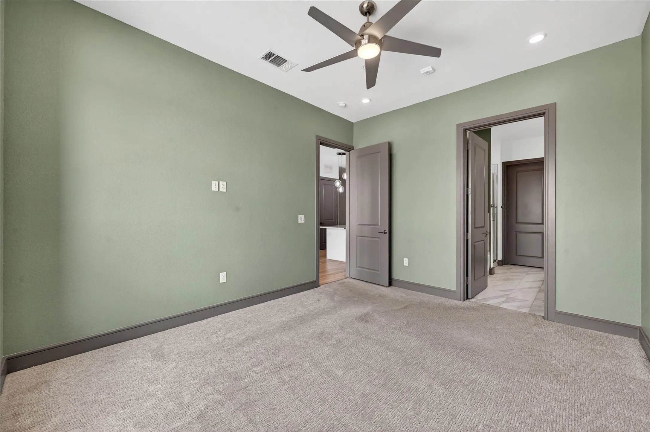 Condominium For Sale in Denton County , 2700 Old Denton Road 2259, Carrollton, Texas 75007, 2 Bedroom, 2 Bathroom, 2 Garage spaces, 1,320 Sqft, built in 2021, mls#21268849, Real Estate Agent in Carrollton, Homes For Sale in Denton county, Homes For Sale in Carrollton, Realtor in Carrollton Texas, Real Estate Brokerage Independent Realty Texas, Luminita Cordes Realtor