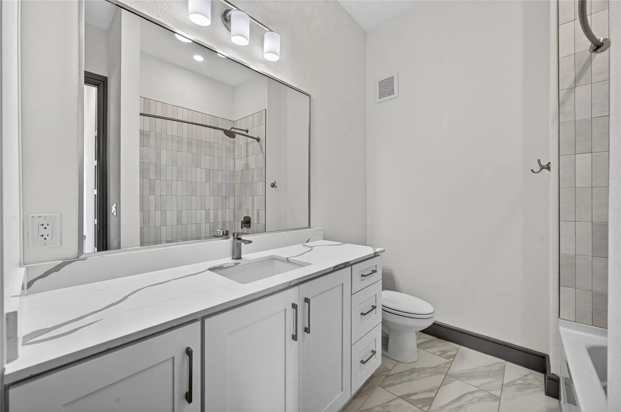 Condominium For Sale in Denton County , 2700 Old Denton Road 2259, Carrollton, Texas 75007, 2 Bedroom, 2 Bathroom, 2 Garage spaces, 1,320 Sqft, built in 2021, mls#21268849, Real Estate Agent in Carrollton, Homes For Sale in Denton county, Homes For Sale in Carrollton, Realtor in Carrollton Texas, Real Estate Brokerage Independent Realty Texas, Luminita Cordes Realtor