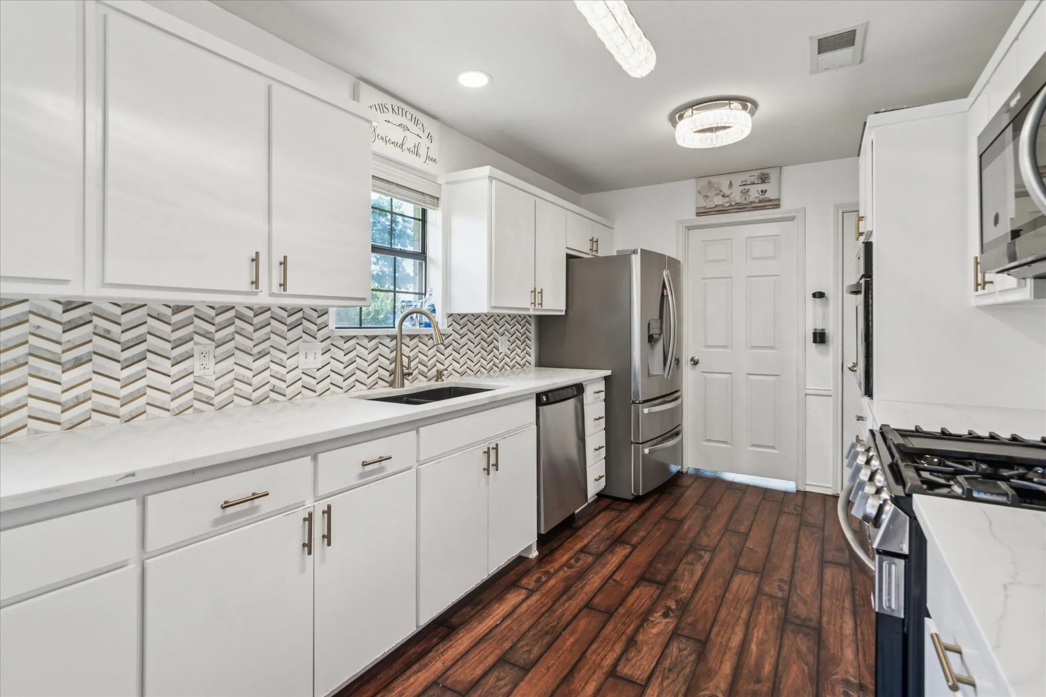 Single Family Residence For Sale in Collin County , 4436 Emerson Drive, Plano, Texas 75093, 4 Bedroom, 2 Bathroom, 2 Garage spaces, 2,154 Sqft, built in 1983, Price $675,000, mls#21254227, Real Estate Agent in Plano, Homes For Sale in Collin county, Homes For Sale in Plano, Realtor in Plano Texas, Real Estate Brokerage Independent Realty Texas, Luminita Cordes Realtor