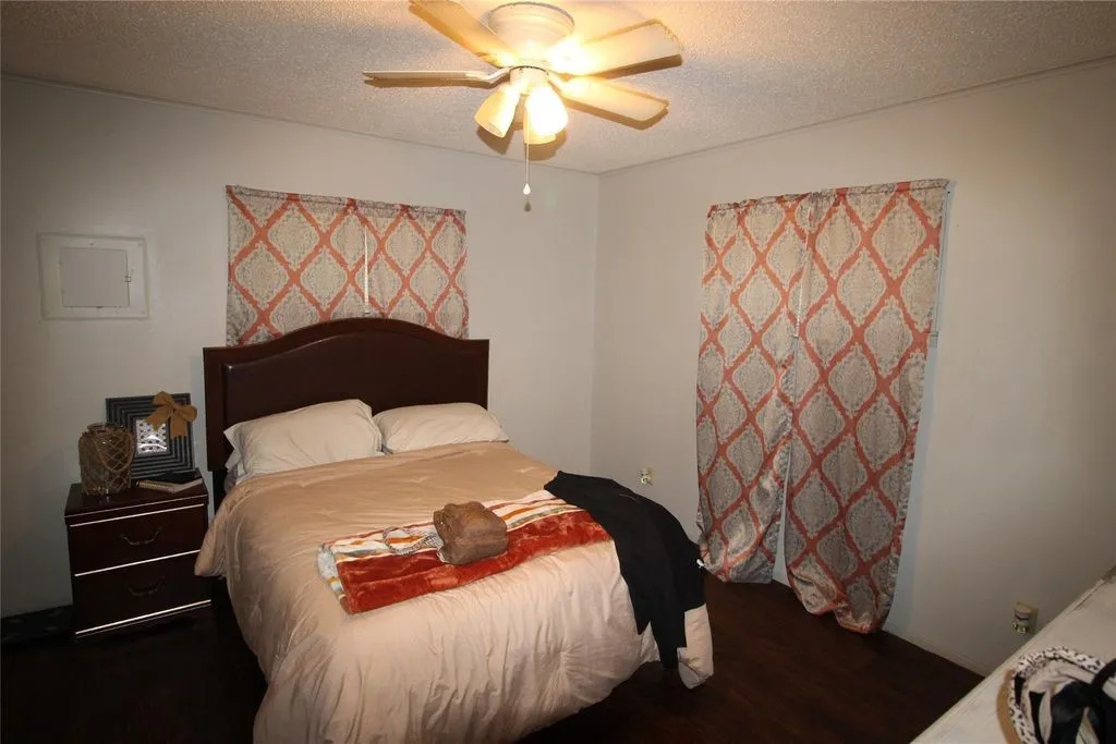 Single Family Residence For Sale in Cherokee County , 417 Myrtle Drive A/B, Jacksonville, Texas 75766, 2 Bedrooms, 2 Bathrooms, Garage spaces, 1,792 Sqft, built in 1975, Price $149,900, mls#21270725, Real Estate Agent in Jacksonville, Homes For Sale in Cherokee county, Homes For Sale in Jacksonville, Realtor in Jacksonville Texas, Real Estate Brokerage Independent Realty Texas, Luminita Cordes Realtor