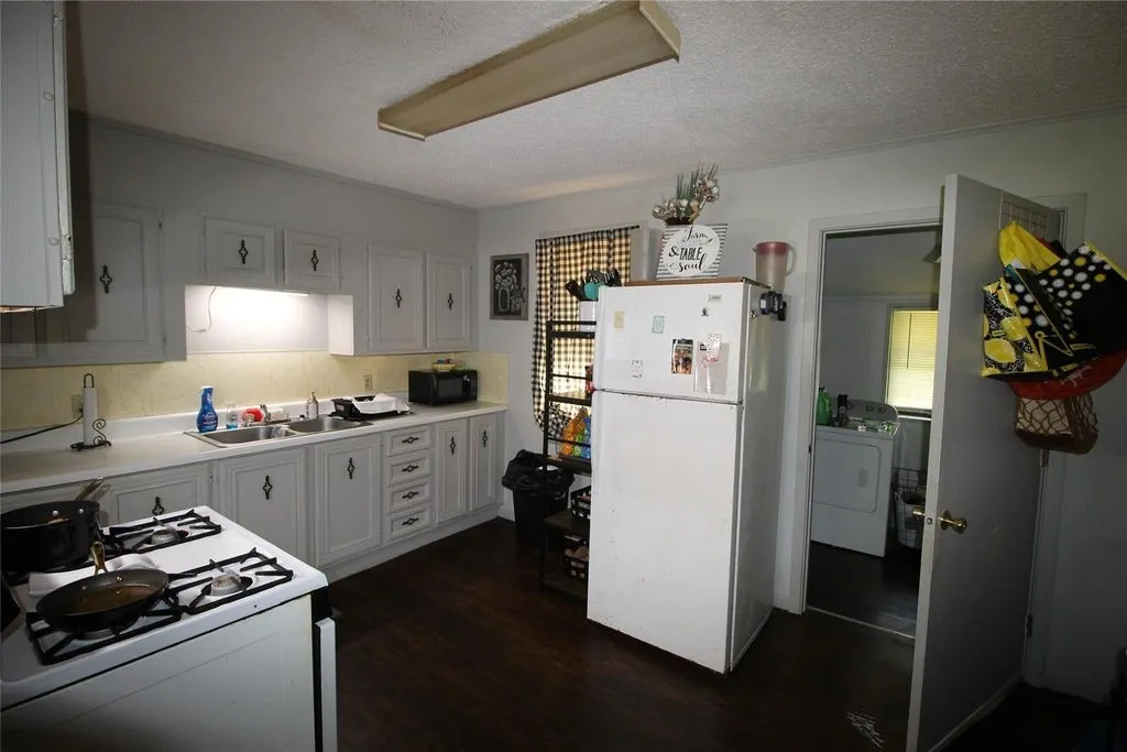Single Family Residence For Sale in Cherokee County , 417 Myrtle Drive A/B, Jacksonville, Texas 75766, 2 Bedrooms, 2 Bathrooms, Garage spaces, 1,792 Sqft, built in 1975, Price $149,900, mls#21270725, Real Estate Agent in Jacksonville, Homes For Sale in Cherokee county, Homes For Sale in Jacksonville, Realtor in Jacksonville Texas, Real Estate Brokerage Independent Realty Texas, Luminita Cordes Realtor