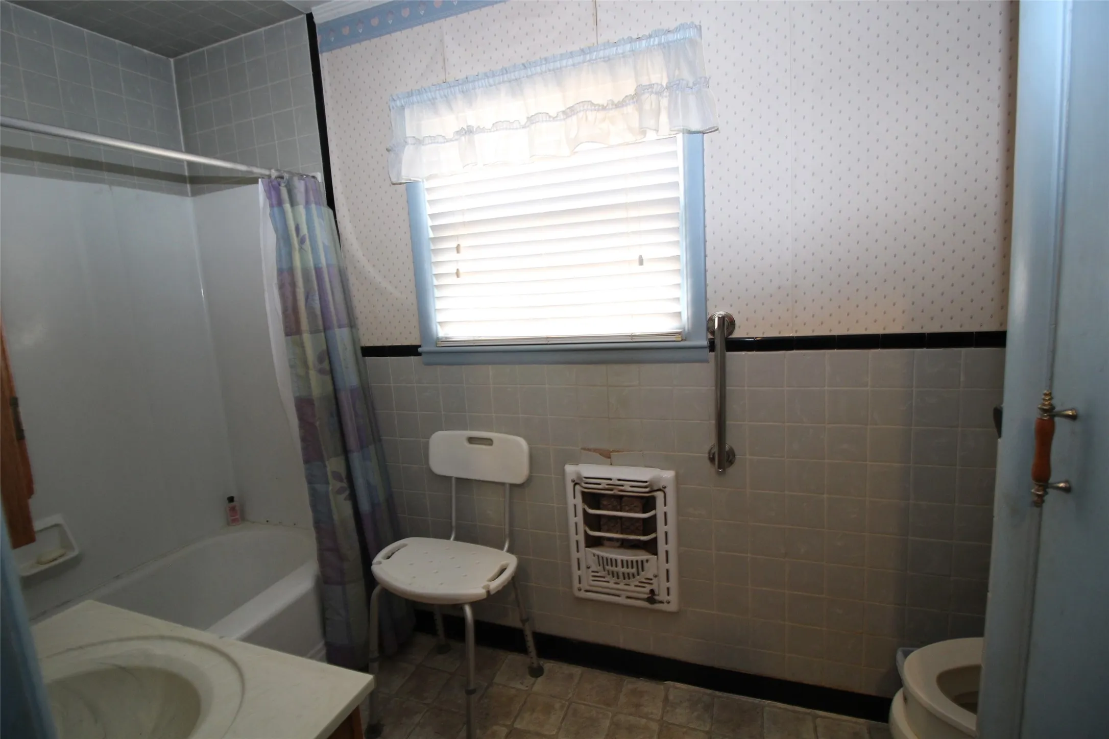 Single Family Residence For Sale in Knox County , 1001 SE 4th Street, Knox City, Texas 79529, 3 Bedroom, 2 Bathroom, Garage spaces, 2,377 Sqft, built in 1960, mls#21274131, Real Estate Agent in Knox City, Homes For Sale in Knox county, Homes For Sale in Knox City, Realtor in Knox City Texas, Real Estate Brokerage Independent Realty Texas, Luminita Cordes Realtor