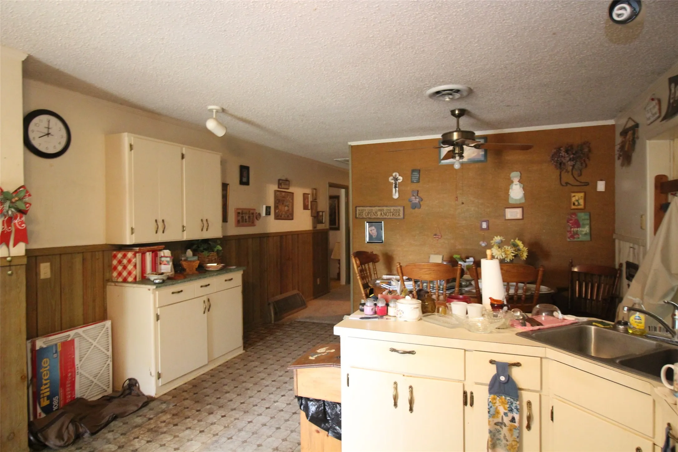 Single Family Residence For Sale in Knox County , 1001 SE 4th Street, Knox City, Texas 79529, 3 Bedroom, 2 Bathroom, Garage spaces, 2,377 Sqft, built in 1960, mls#21274131, Real Estate Agent in Knox City, Homes For Sale in Knox county, Homes For Sale in Knox City, Realtor in Knox City Texas, Real Estate Brokerage Independent Realty Texas, Luminita Cordes Realtor