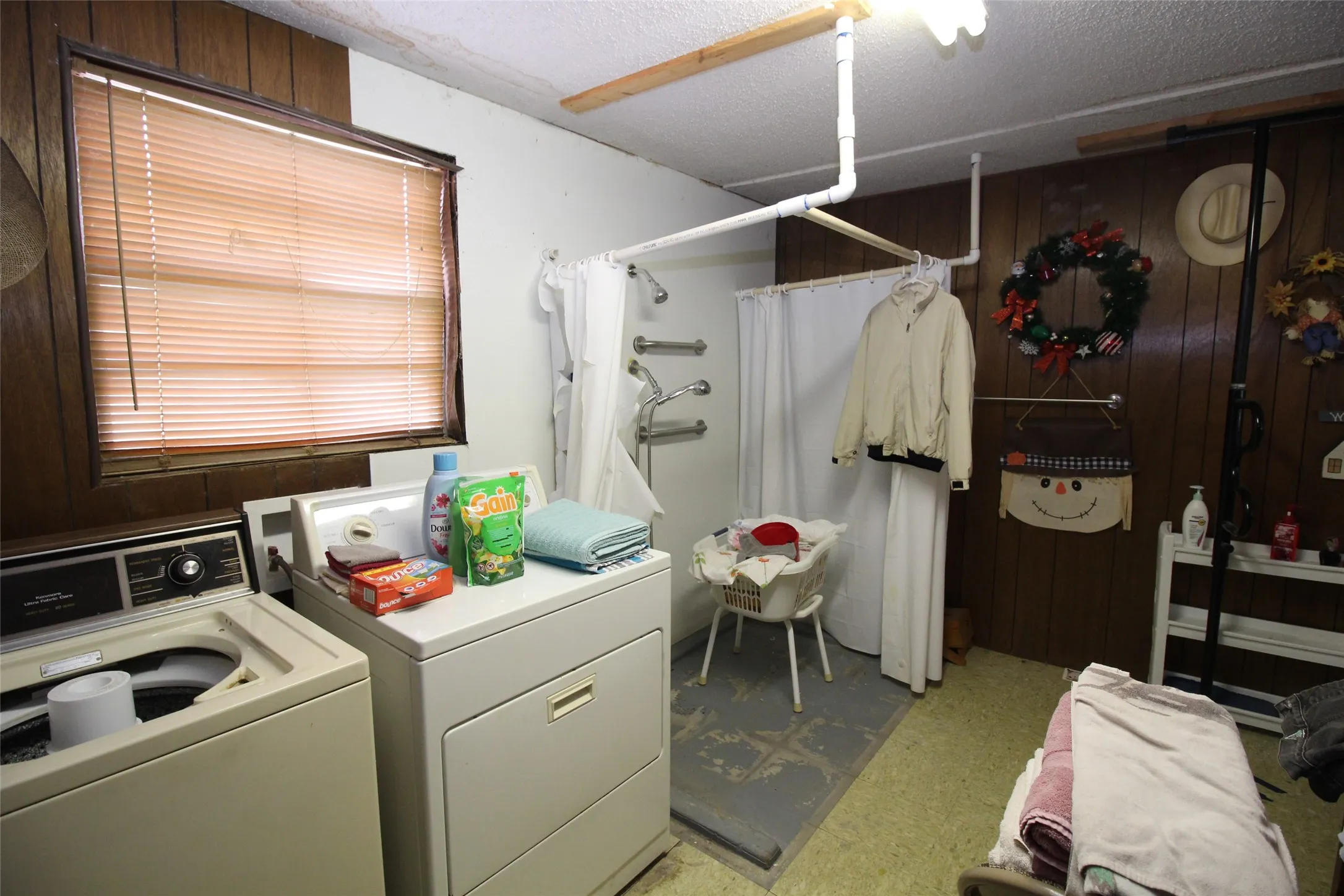 Single Family Residence For Sale in Knox County , 1001 SE 4th Street, Knox City, Texas 79529, 3 Bedroom, 2 Bathroom, Garage spaces, 2,377 Sqft, built in 1960, mls#21274131, Real Estate Agent in Knox City, Homes For Sale in Knox county, Homes For Sale in Knox City, Realtor in Knox City Texas, Real Estate Brokerage Independent Realty Texas, Luminita Cordes Realtor