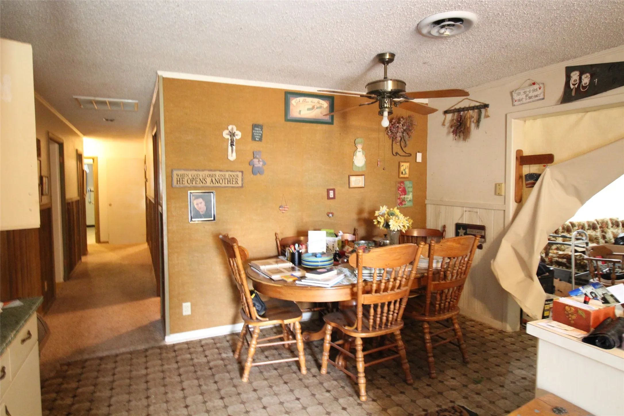 Single Family Residence For Sale in Knox County , 1001 SE 4th Street, Knox City, Texas 79529, 3 Bedroom, 2 Bathroom, Garage spaces, 2,377 Sqft, built in 1960, mls#21274131, Real Estate Agent in Knox City, Homes For Sale in Knox county, Homes For Sale in Knox City, Realtor in Knox City Texas, Real Estate Brokerage Independent Realty Texas, Luminita Cordes Realtor