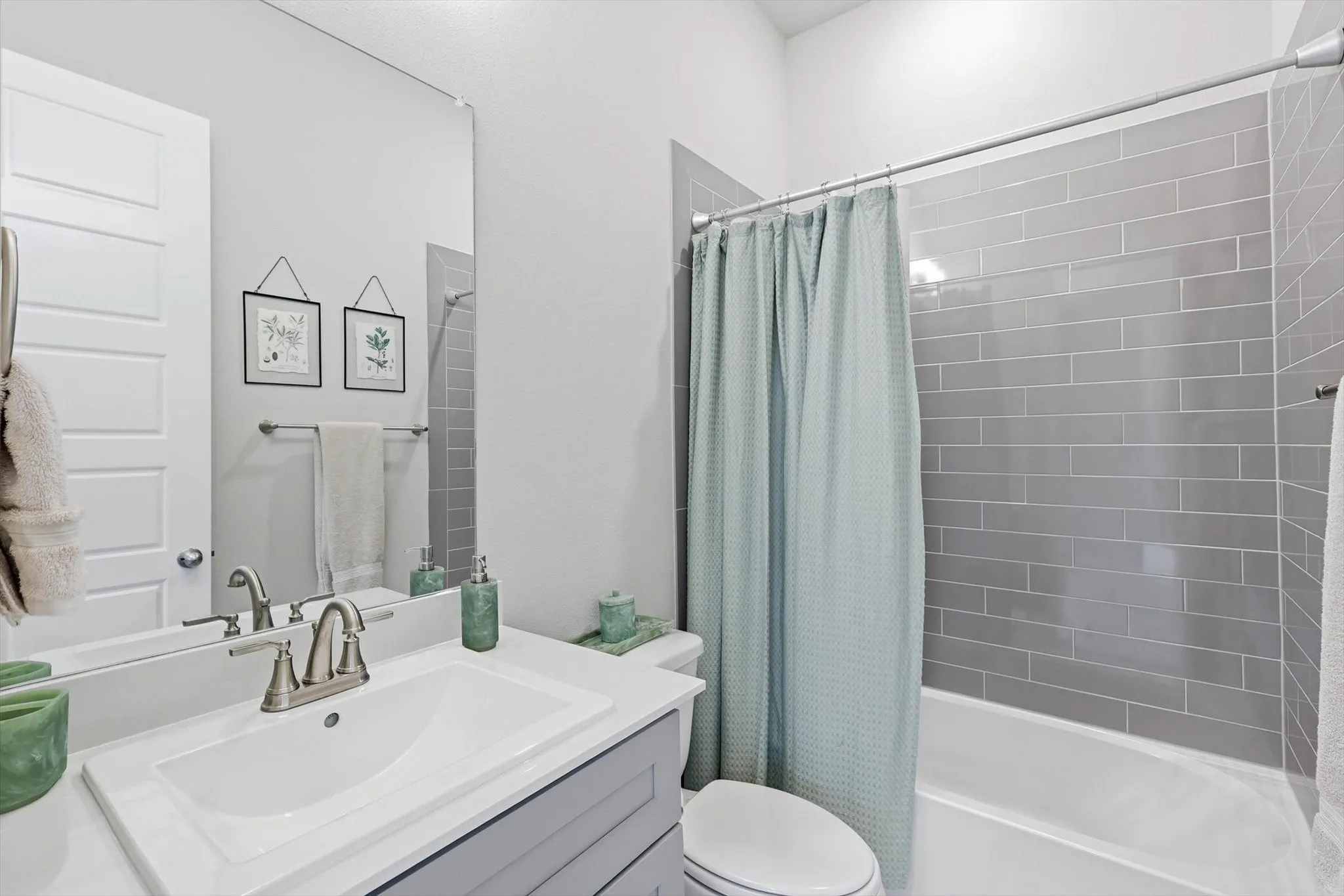 Single Family Residence For Sale in Collin County , 3120 Creek Meadow Drive, Anna, Texas 75409, 4 Bedroom, 3 Bathroom, 3 Garage spaces, 3,192 Sqft, built in 2022, mls#21236445, Real Estate Agent in Anna, Homes For Sale in Collin county, Homes For Sale in Anna, Realtor in Anna Texas, Real Estate Brokerage Independent Realty Texas, Luminita Cordes Realtor