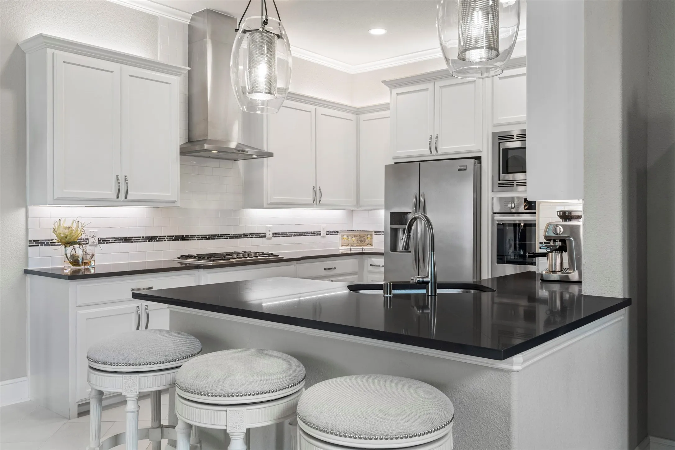 Townhouse For Sale in Collin County , 7609 Renaissance Boulevard, Mc Kinney, Texas 75070, 3 Bedroom, 3 Bathroom, 2 Garage spaces, 2,400 Sqft, built in 2017, mls#21264891, Real Estate Agent in Mc Kinney, Homes For Sale in Collin county, Homes For Sale in Mc Kinney, Realtor in Mc Kinney Texas, Real Estate Brokerage Independent Realty Texas, Luminita Cordes Realtor
