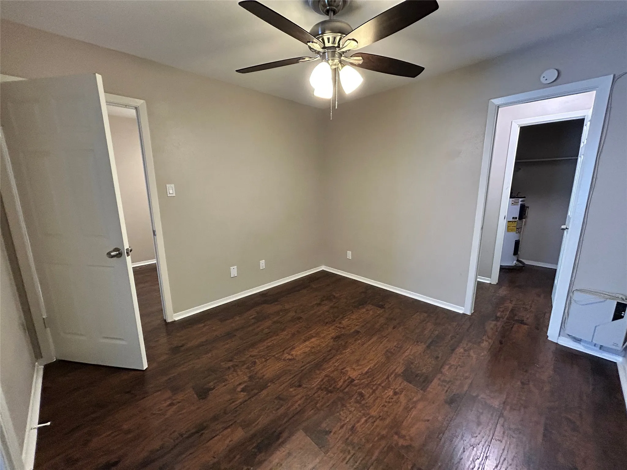 Wood-finish flooring with neutral wall tones