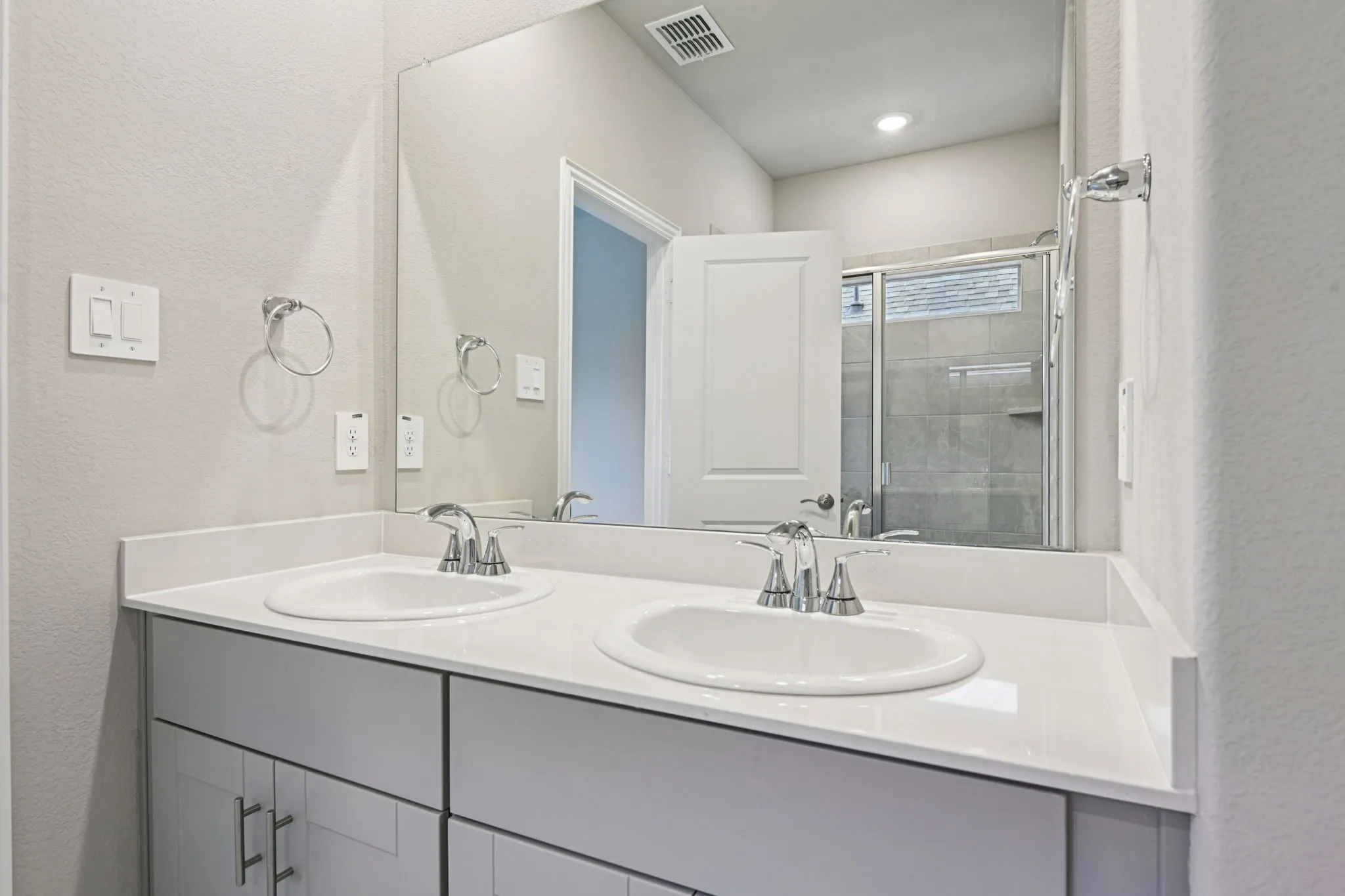 Photo is not of the actual home, but is an inspirational photo of builder’s model home and may depict options, furnishings, and/or decorator features that are not included.