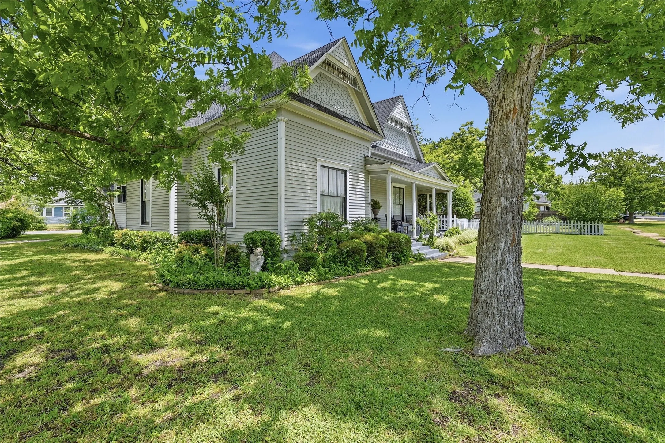 Office For Sale in Collin County , 202 E Main Street, Celina, Texas 75009, 0, 0, Garage spaces, 0 Sqft, built in 1915, Price $2,200,000, mls#21269266, Real Estate Agent in Celina, Homes For Sale in Collin county, Homes For Sale in Celina, Realtor in Celina Texas, Real Estate Brokerage Independent Realty Texas, Luminita Cordes Realtor