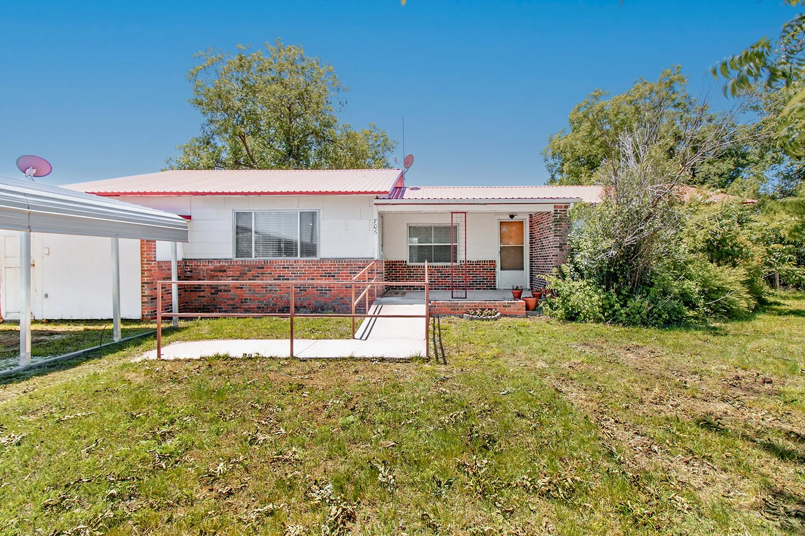 Single Family Residence For Sale in Mc Culloch County , 706 S Noyes Avenue, Melvin, Texas 76858, 3 Bedroom, 1 Bathroom, Garage spaces, 1,500 Sqft, built in 1950, mls#21273731, Real Estate Agent in Melvin, Homes For Sale in Mc Culloch county, Homes For Sale in Melvin, Realtor in Melvin Texas, Real Estate Brokerage Independent Realty Texas, Luminita Cordes Realtor
