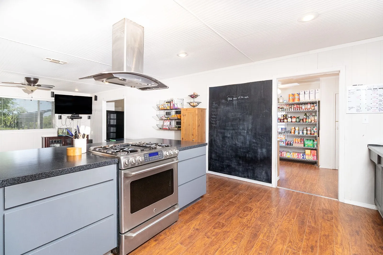 Single Family Residence For Sale in Mc Culloch County , 706 S Noyes Avenue, Melvin, Texas 76858, 3 Bedroom, 1 Bathroom, Garage spaces, 1,500 Sqft, built in 1950, mls#21273731, Real Estate Agent in Melvin, Homes For Sale in Mc Culloch county, Homes For Sale in Melvin, Realtor in Melvin Texas, Real Estate Brokerage Independent Realty Texas, Luminita Cordes Realtor