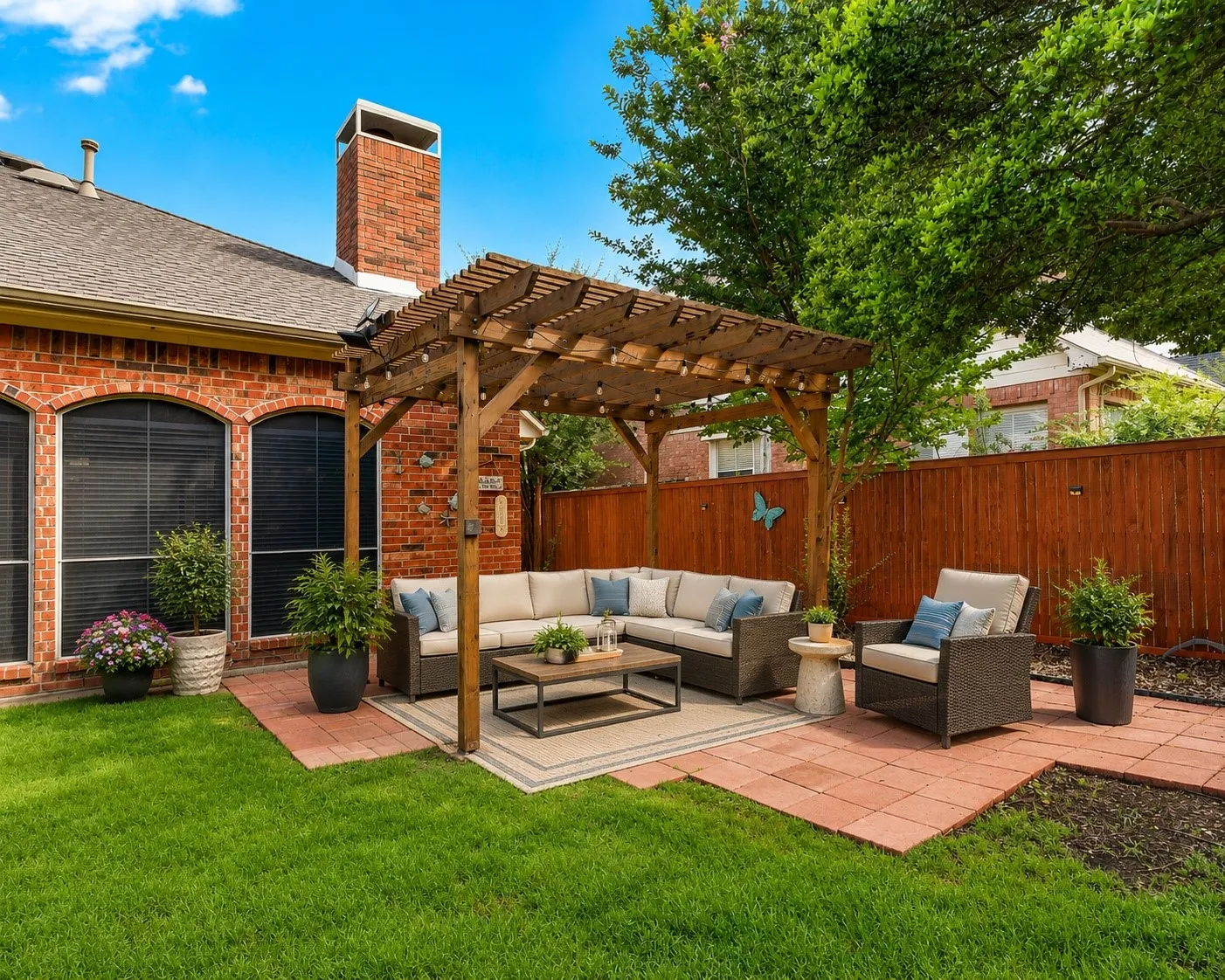 Single Family Residence For Sale in Collin County , 6005 Pin Oak Drive, Mc Kinney, Texas 75072, 3 Bedroom, 3 Bathroom, 2 Garage spaces, 2,383 Sqft, built in 1993, mls#21274186, Real Estate Agent in Mc Kinney, Homes For Sale in Collin county, Homes For Sale in Mc Kinney, Realtor in Mc Kinney Texas, Real Estate Brokerage Independent Realty Texas, Luminita Cordes Realtor