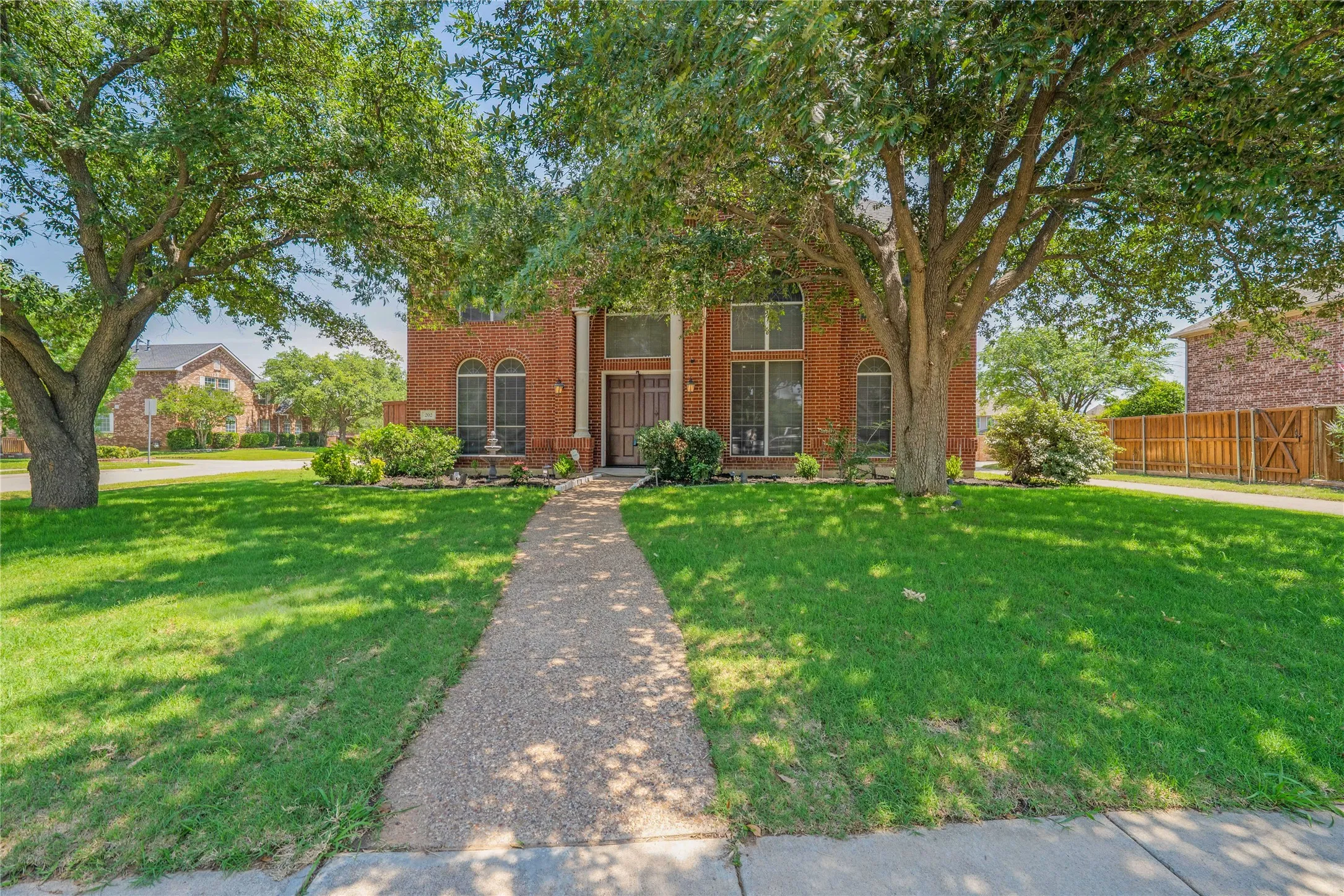 Single Family Residence For Sale in Dallas County , 202 Brittany Drive, Coppell, Texas 75019, 5 Bedroom, 4 Bathroom, 2 Garage spaces, 4,136 Sqft, built in 1996, mls#21273653, Real Estate Agent in Coppell, Homes For Sale in Dallas county, Homes For Sale in Coppell, Realtor in Coppell Texas, Real Estate Brokerage Independent Realty Texas, Luminita Cordes Realtor