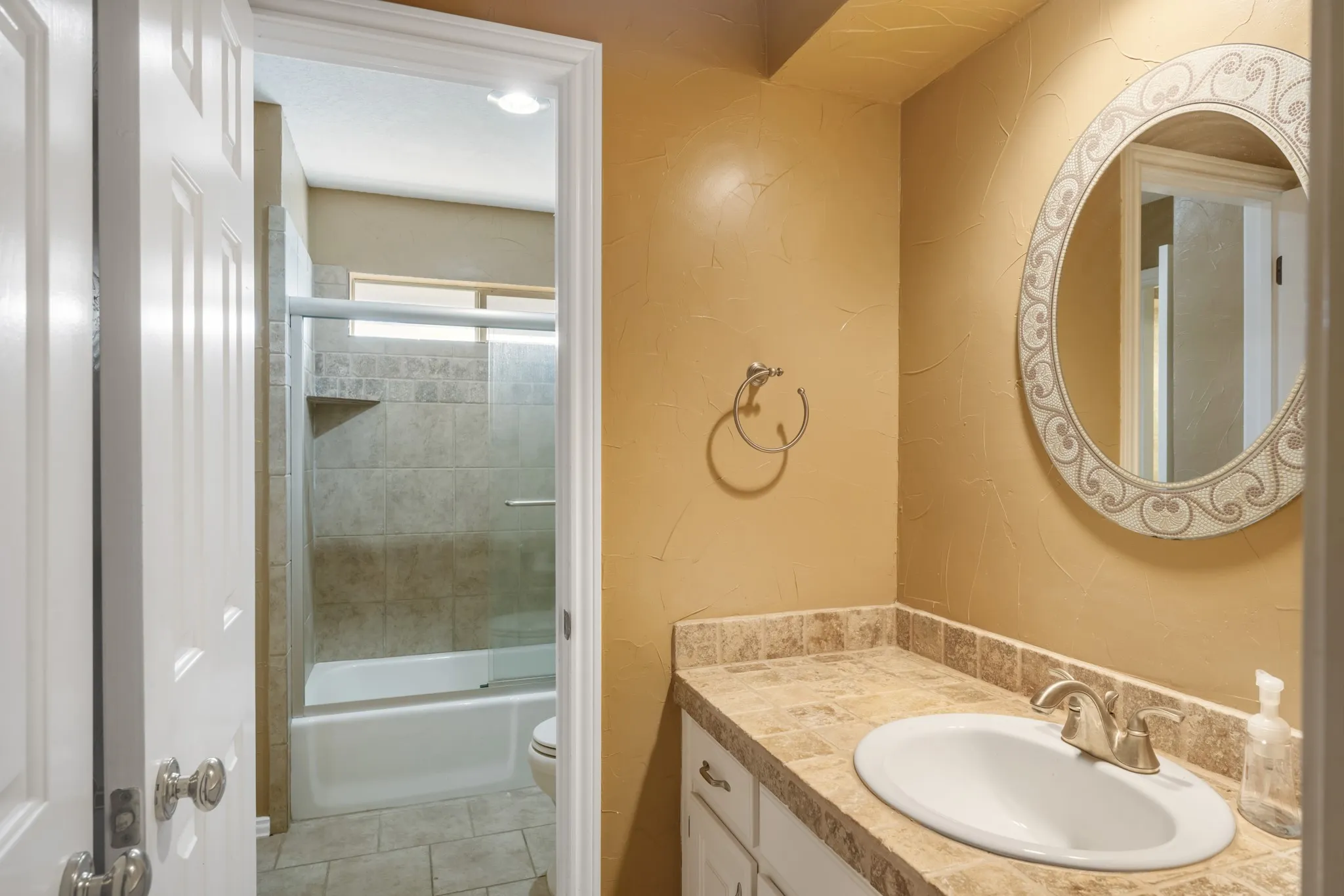 Single Family Residence For Sale in Tarrant County , 3317 Tiverton Court, Arlington, Texas 76001, 4 Bedroom, 3 Bathroom, 2 Garage spaces, 2,410 Sqft, built in 1992, mls#21273939, Real Estate Agent in Arlington, Homes For Sale in Tarrant county, Homes For Sale in Arlington, Realtor in Arlington Texas, Real Estate Brokerage Independent Realty Texas, Luminita Cordes Realtor