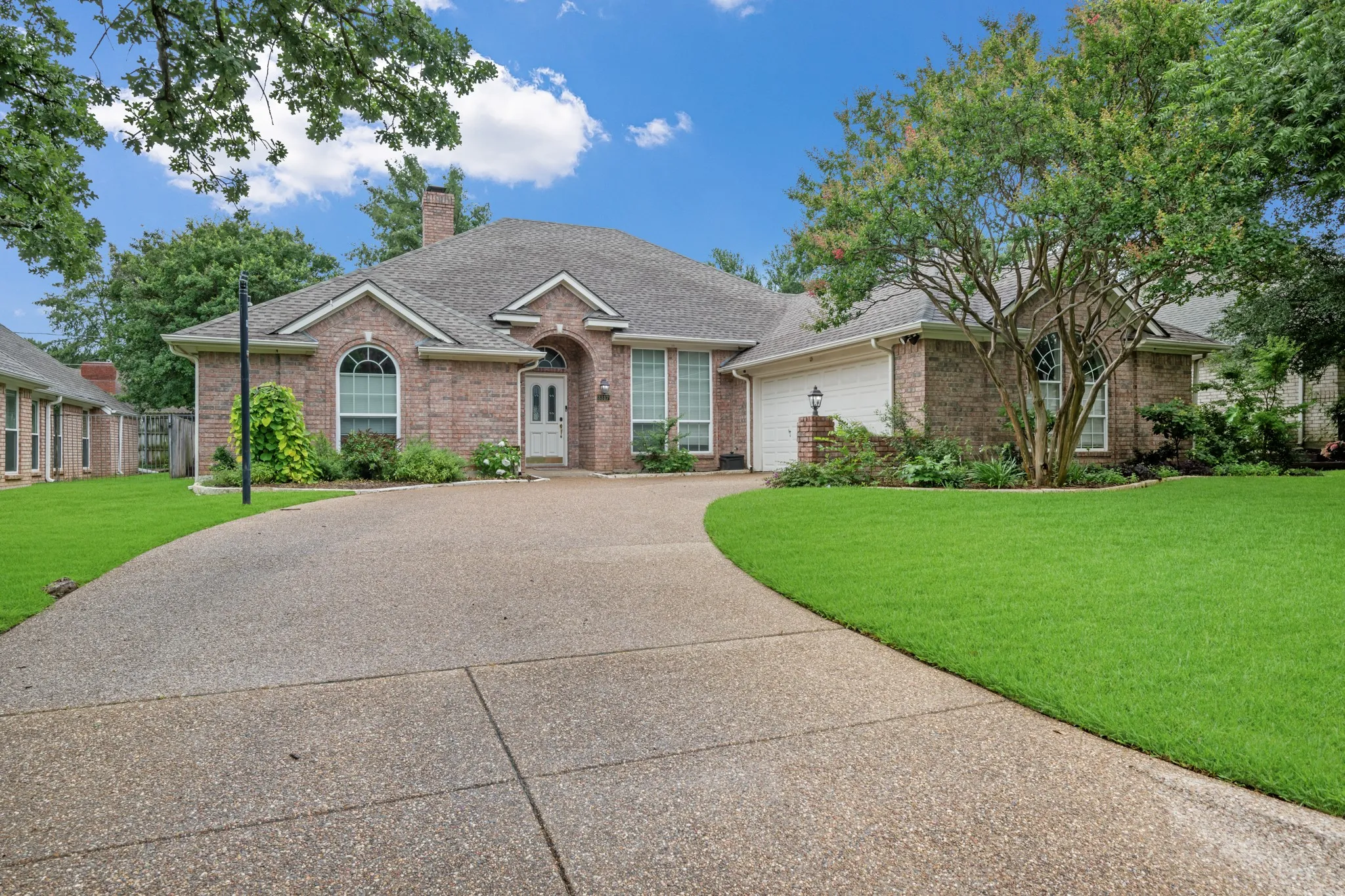 Single Family Residence For Sale in Tarrant County , 3317 Tiverton Court, Arlington, Texas 76001, 4 Bedroom, 3 Bathroom, 2 Garage spaces, 2,410 Sqft, built in 1992, mls#21273939, Real Estate Agent in Arlington, Homes For Sale in Tarrant county, Homes For Sale in Arlington, Realtor in Arlington Texas, Real Estate Brokerage Independent Realty Texas, Luminita Cordes Realtor