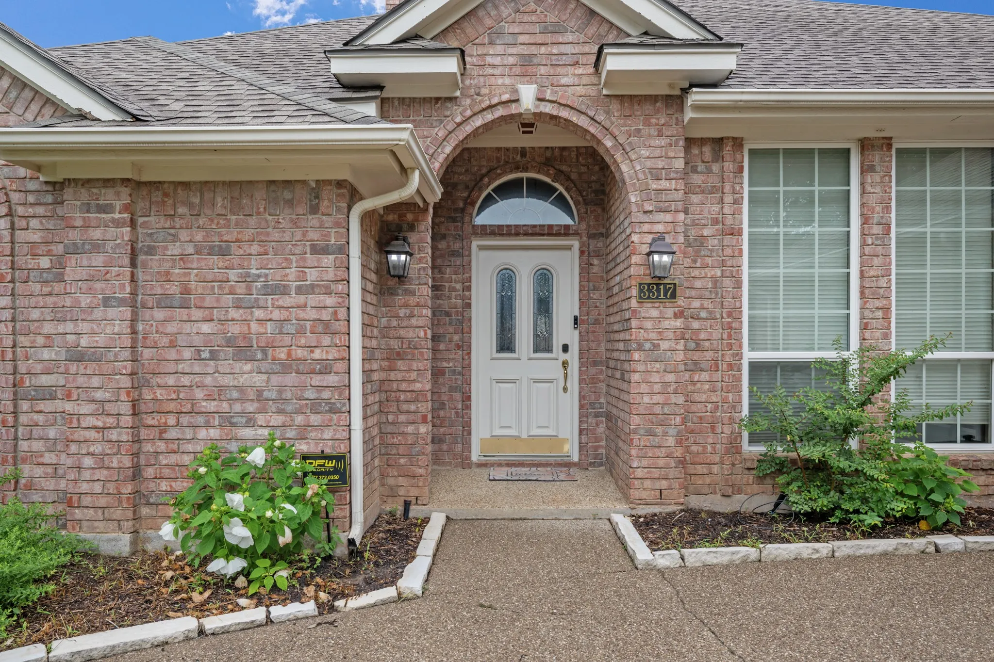 Single Family Residence For Sale in Tarrant County , 3317 Tiverton Court, Arlington, Texas 76001, 4 Bedroom, 3 Bathroom, 2 Garage spaces, 2,410 Sqft, built in 1992, mls#21273939, Real Estate Agent in Arlington, Homes For Sale in Tarrant county, Homes For Sale in Arlington, Realtor in Arlington Texas, Real Estate Brokerage Independent Realty Texas, Luminita Cordes Realtor