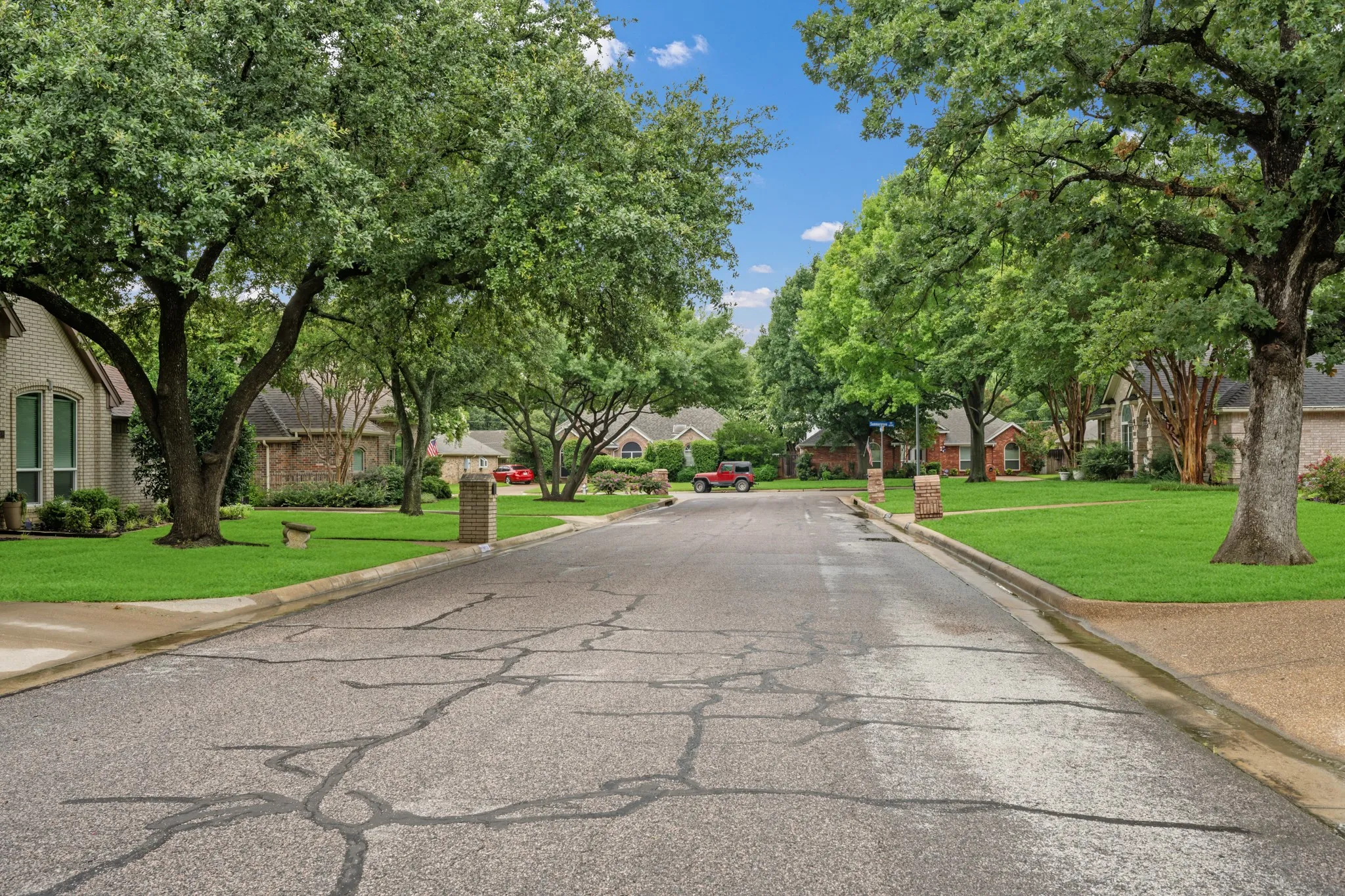 Single Family Residence For Sale in Tarrant County , 3317 Tiverton Court, Arlington, Texas 76001, 4 Bedroom, 3 Bathroom, 2 Garage spaces, 2,410 Sqft, built in 1992, mls#21273939, Real Estate Agent in Arlington, Homes For Sale in Tarrant county, Homes For Sale in Arlington, Realtor in Arlington Texas, Real Estate Brokerage Independent Realty Texas, Luminita Cordes Realtor