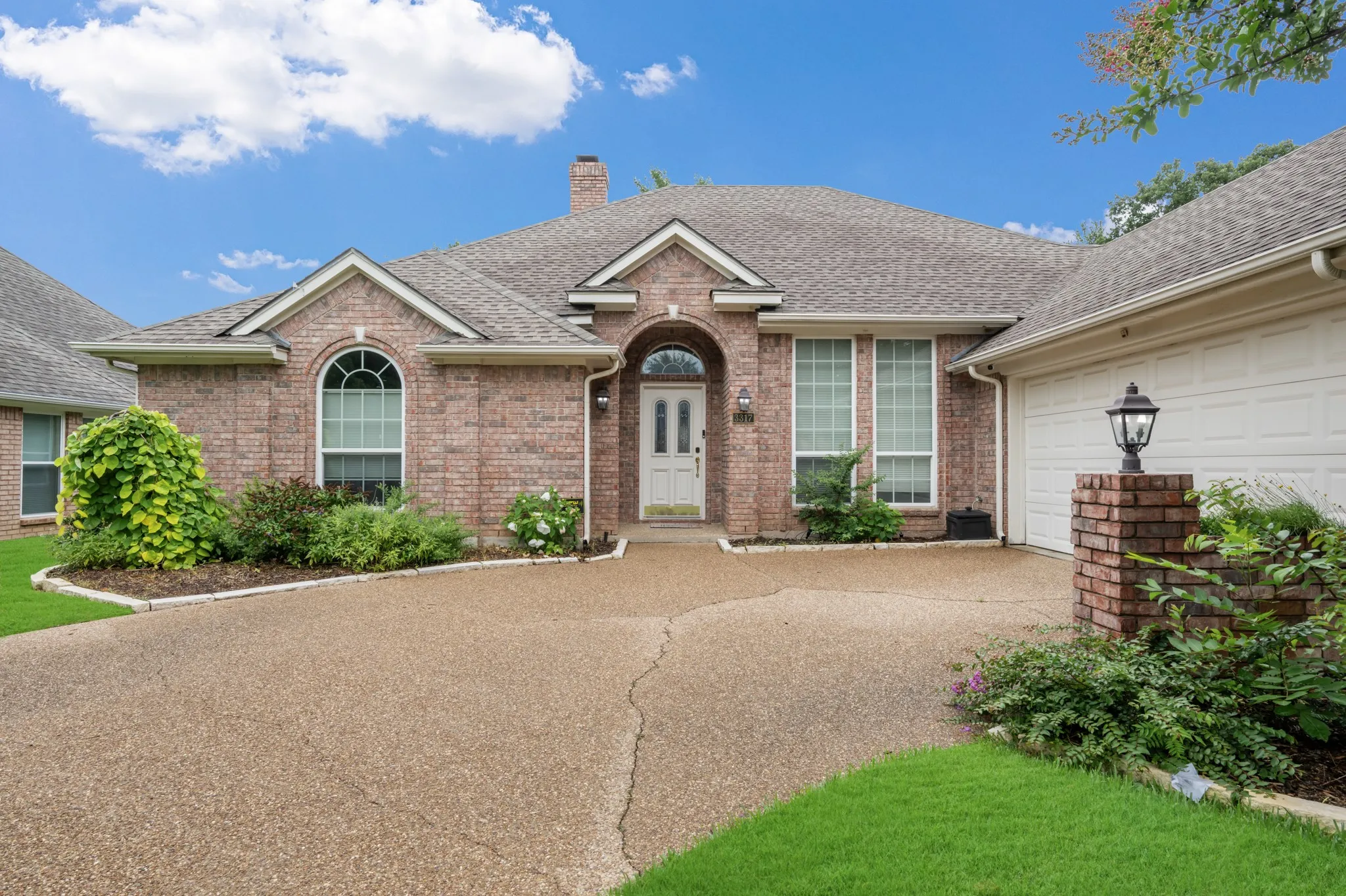 Single Family Residence For Sale in Tarrant County , 3317 Tiverton Court, Arlington, Texas 76001, 4 Bedroom, 3 Bathroom, 2 Garage spaces, 2,410 Sqft, built in 1992, mls#21273939, Real Estate Agent in Arlington, Homes For Sale in Tarrant county, Homes For Sale in Arlington, Realtor in Arlington Texas, Real Estate Brokerage Independent Realty Texas, Luminita Cordes Realtor