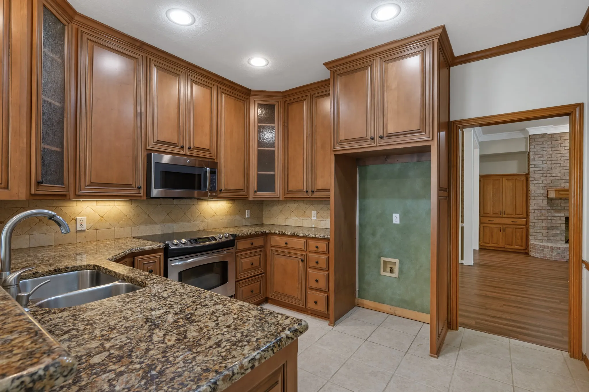 Gorgeous cabinets with glass fronts