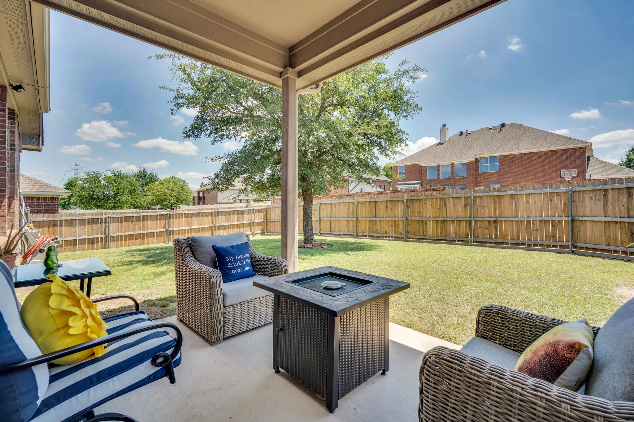 Covered patio with concrete flooring