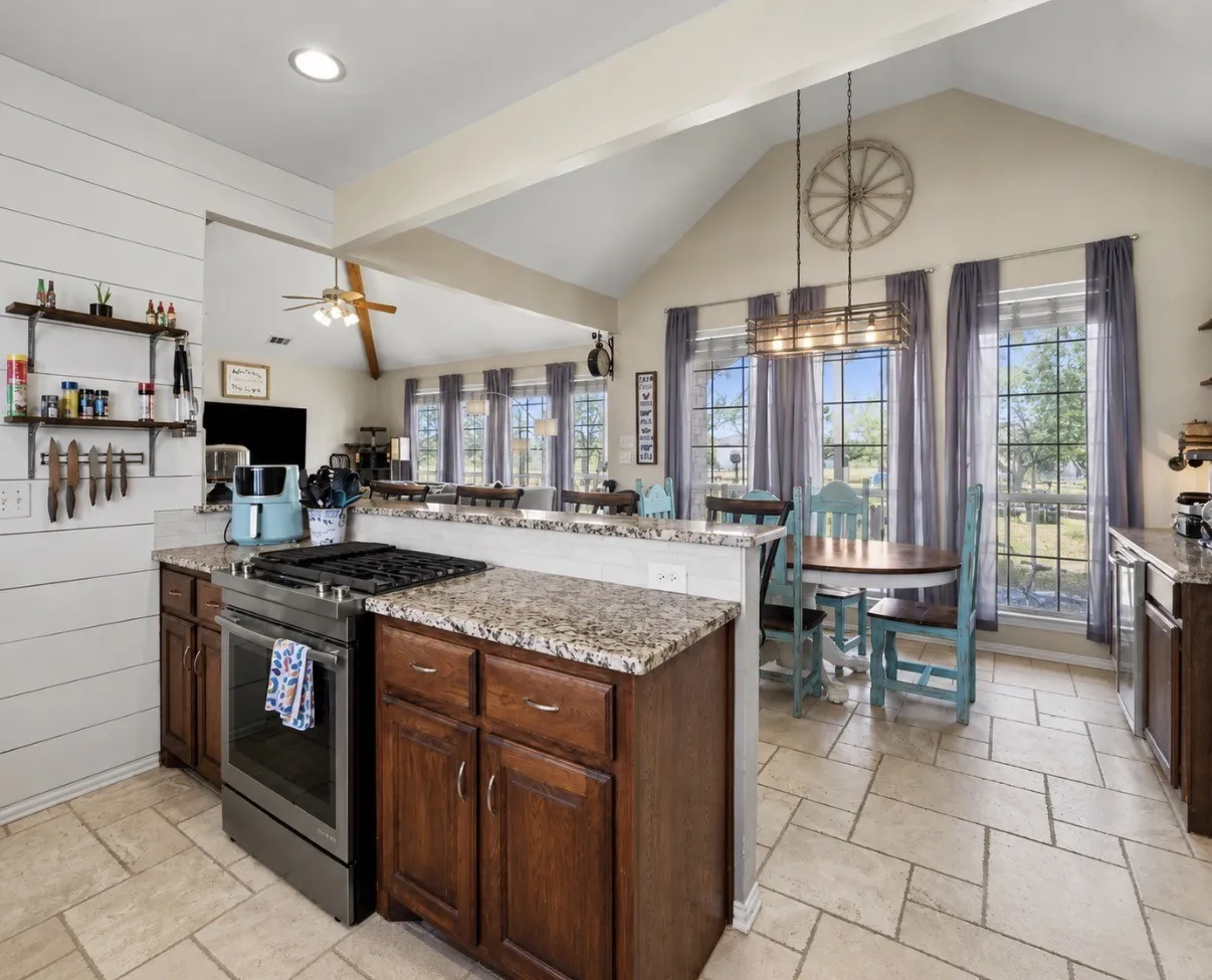 Single Family Residence For Sale in Hunt County , 5476 County Road 2646, Royse City, Texas 75189, 3 Bedroom, 2 Bathroom, 2 Garage spaces, 2,354 Sqft, built in 1999, mls#21271516, Real Estate Agent in Royse City, Homes For Sale in Hunt county, Homes For Sale in Royse City, Realtor in Royse City Texas, Real Estate Brokerage Independent Realty Texas, Luminita Cordes Realtor