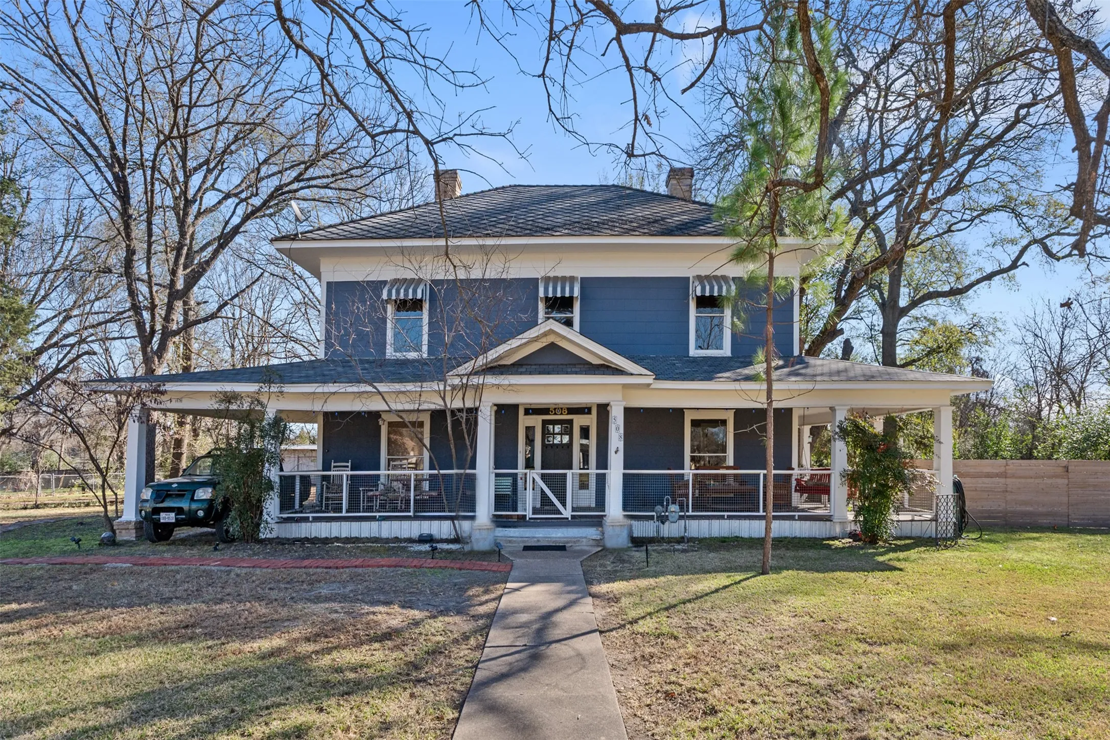 Single Family Residence For Sale in Kaufman County , 508 N Virginia Street, Terrell, Texas 75160, 5 Bedroom, 3 Bathroom, 3 Garage spaces, 3,464 Sqft, built in 1917, mls#21274223, Real Estate Agent in Terrell, Homes For Sale in Kaufman county, Homes For Sale in Terrell, Realtor in Terrell Texas, Real Estate Brokerage Independent Realty Texas, Luminita Cordes Realtor