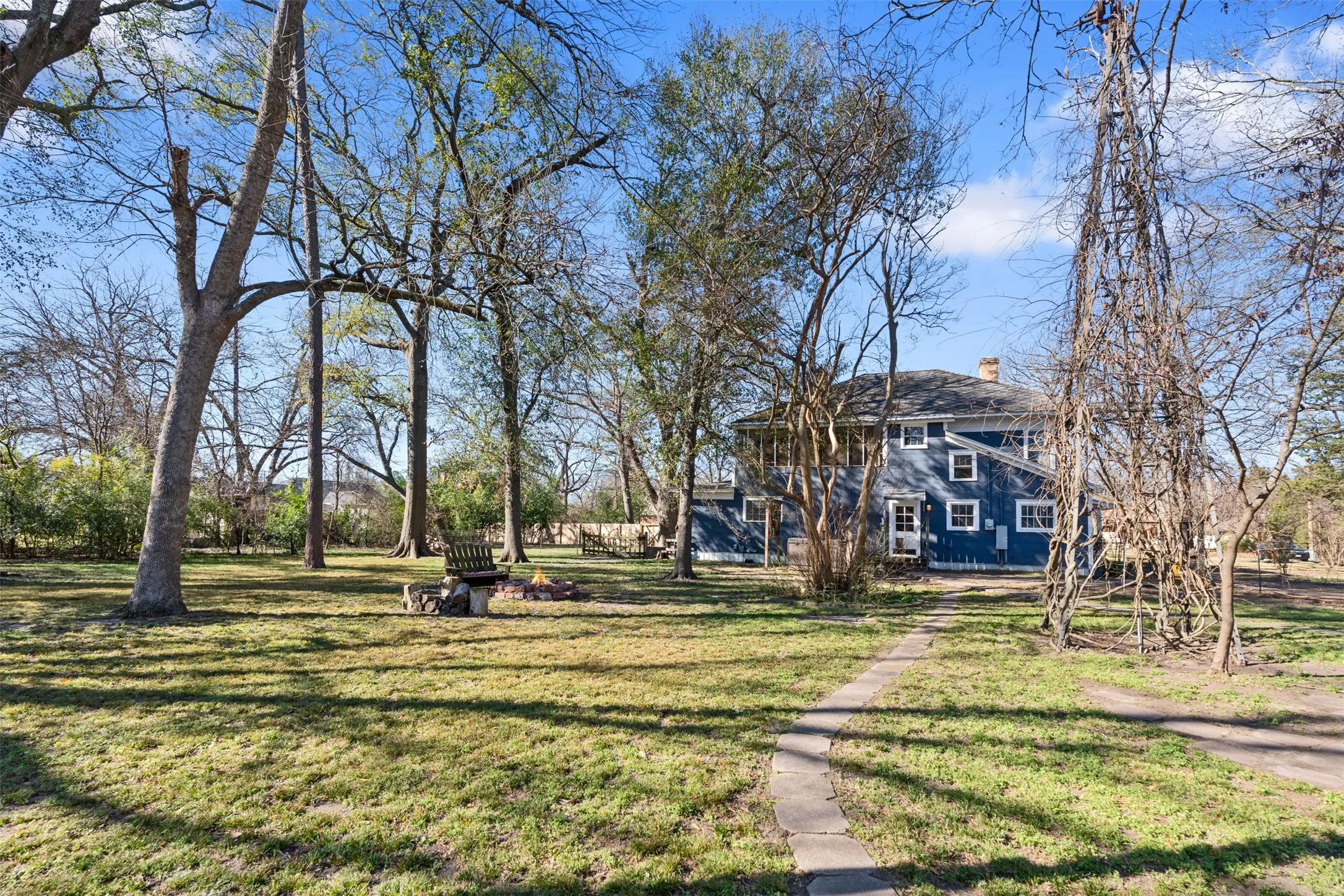 Single Family Residence For Sale in Kaufman County , 508 N Virginia Street, Terrell, Texas 75160, 5 Bedroom, 3 Bathroom, 3 Garage spaces, 3,464 Sqft, built in 1917, mls#21274223, Real Estate Agent in Terrell, Homes For Sale in Kaufman county, Homes For Sale in Terrell, Realtor in Terrell Texas, Real Estate Brokerage Independent Realty Texas, Luminita Cordes Realtor