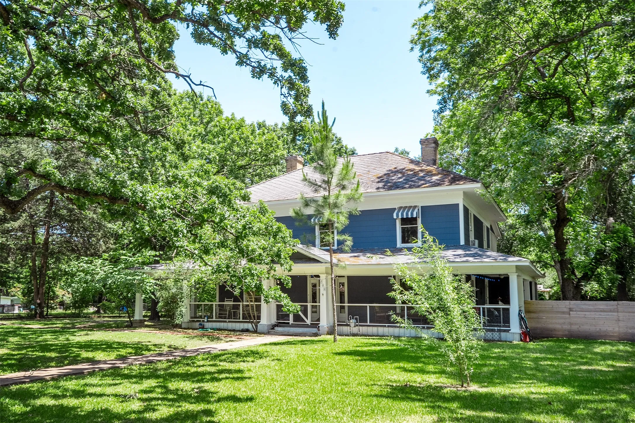 Single Family Residence For Sale in Kaufman County , 508 N Virginia Street, Terrell, Texas 75160, 5 Bedroom, 3 Bathroom, 3 Garage spaces, 3,464 Sqft, built in 1917, mls#21274223, Real Estate Agent in Terrell, Homes For Sale in Kaufman county, Homes For Sale in Terrell, Realtor in Terrell Texas, Real Estate Brokerage Independent Realty Texas, Luminita Cordes Realtor