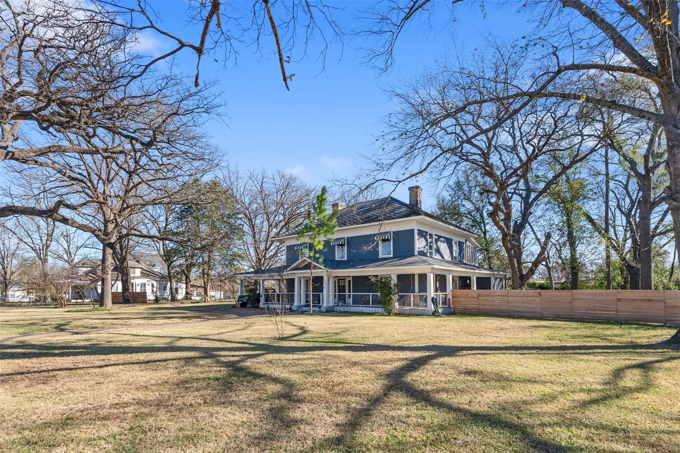 Single Family Residence For Sale in Kaufman County , 508 N Virginia Street, Terrell, Texas 75160, 5 Bedroom, 3 Bathroom, 3 Garage spaces, 3,464 Sqft, built in 1917, mls#21274223, Real Estate Agent in Terrell, Homes For Sale in Kaufman county, Homes For Sale in Terrell, Realtor in Terrell Texas, Real Estate Brokerage Independent Realty Texas, Luminita Cordes Realtor