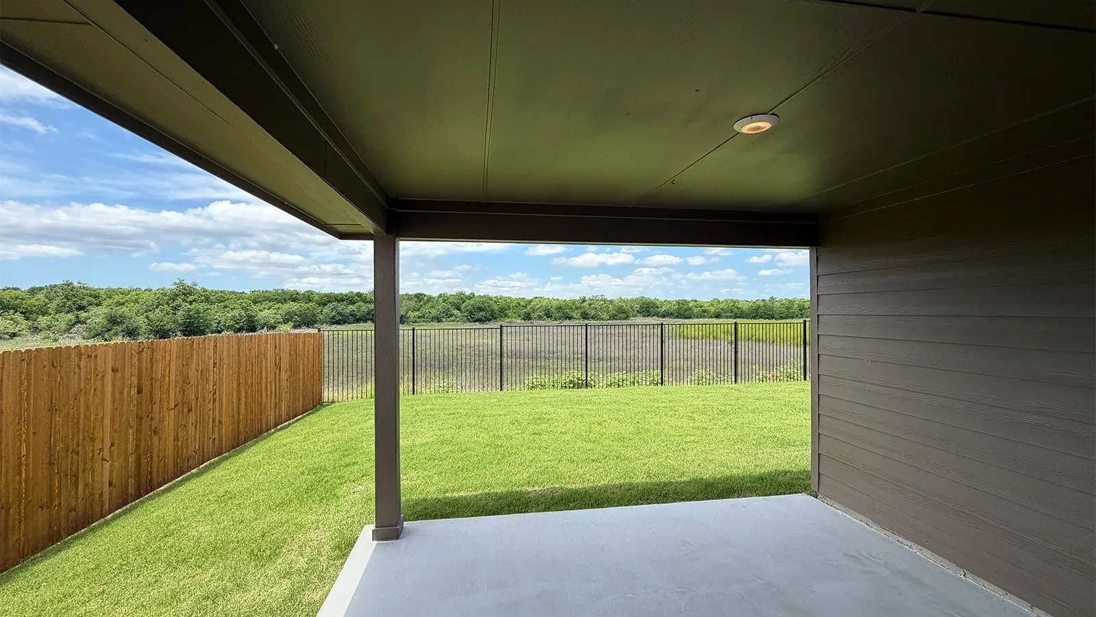 Covered patio featuring a concrete slab, recessed lighting, and a dark-finished ceiling