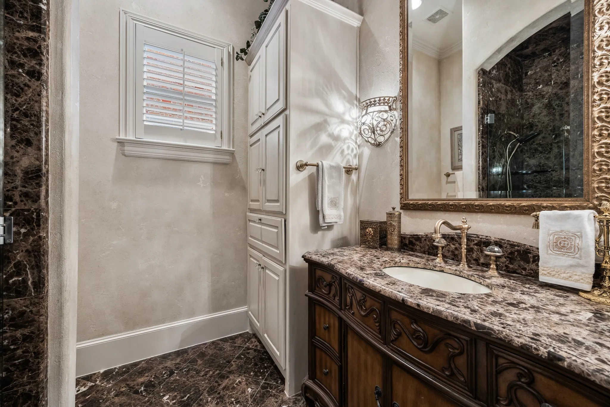 1st Floor Full Bathroom