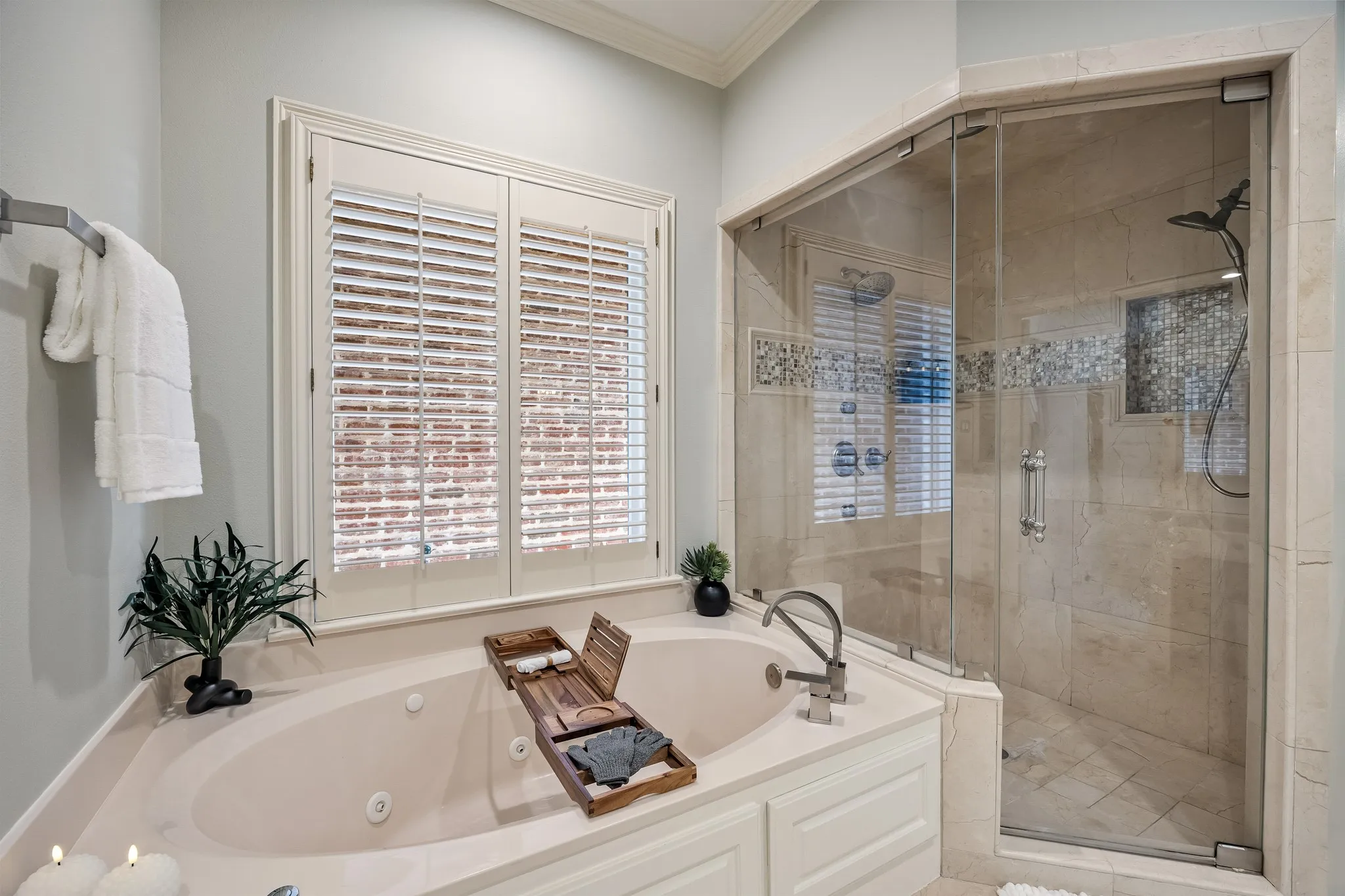 Single Family Residence For Sale in Dallas County , 7215 Centenary Avenue, Dallas, Texas 75225, 5 Bedroom, 5 Bathroom, 2 Garage spaces, 5,670 Sqft, built in 1998, mls#21272378, Real Estate Agent in Dallas, Homes For Sale in Dallas county, Homes For Sale in Dallas, Realtor in Dallas Texas, Real Estate Brokerage Independent Realty Texas, Luminita Cordes Realtor