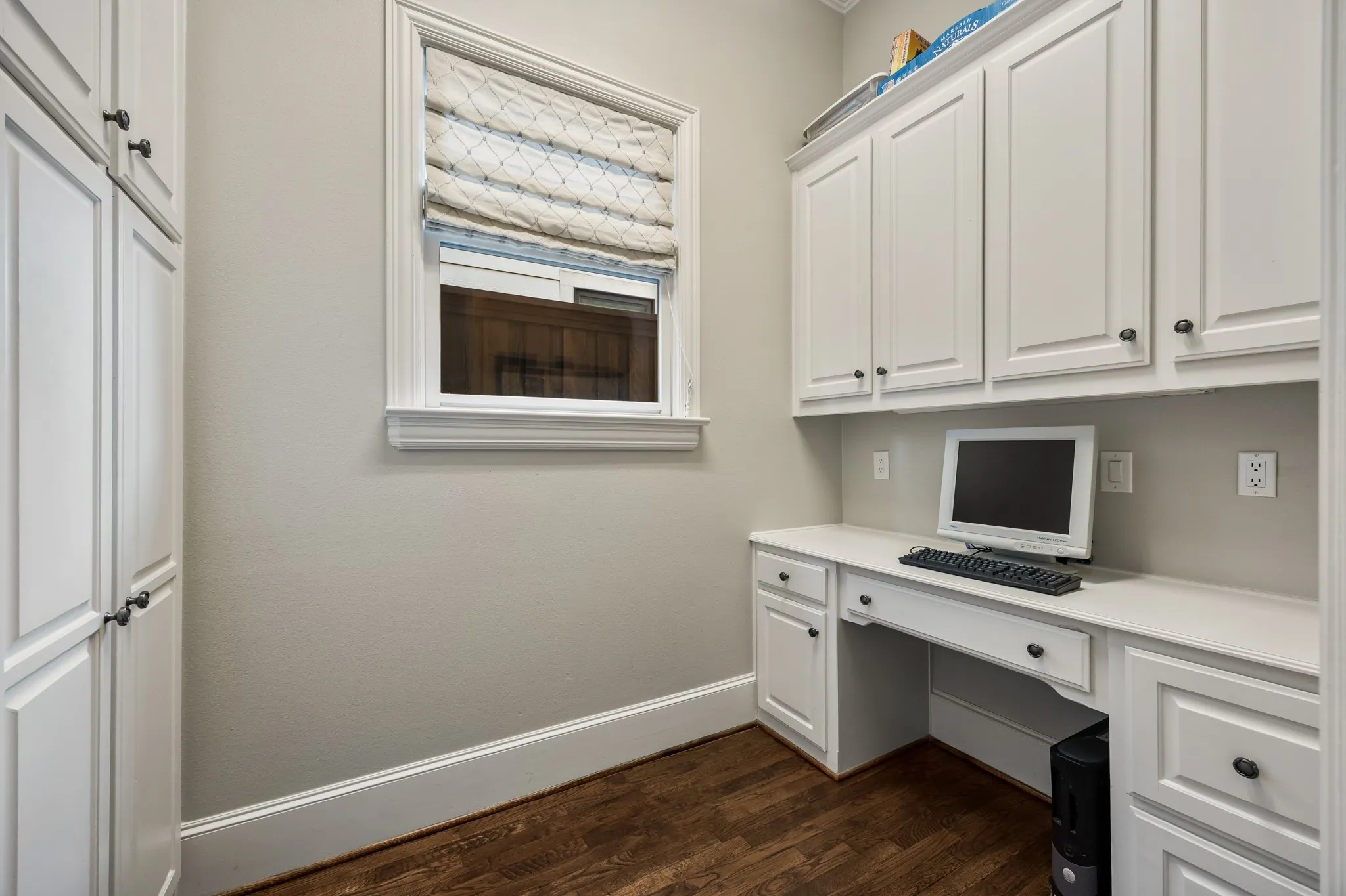 Extra work and storage close to kitchen