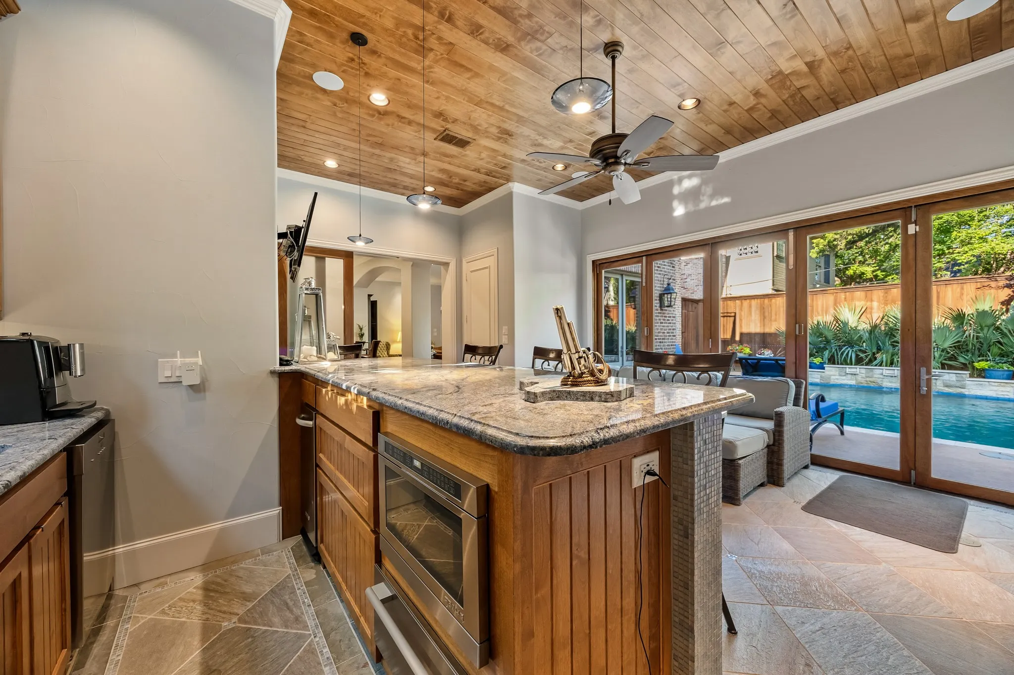 Poolside Indoor/ Outdoor w/AC & full sliding doors.