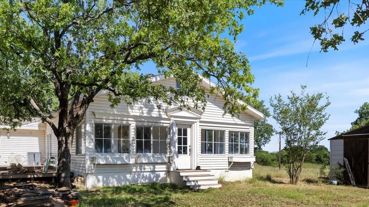 Farm For Sale in Erath County , 12152 County Road 156, Bluff Dale, Texas 76433, 3 Bedroom, 2 Bathroom, Garage spaces, 1,608 Sqft, built in 1930, mls#21274022, Real Estate Agent in Bluff Dale, Homes For Sale in Erath county, Homes For Sale in Bluff Dale, Realtor in Bluff Dale Texas, Real Estate Brokerage Independent Realty Texas, Luminita Cordes Realtor
