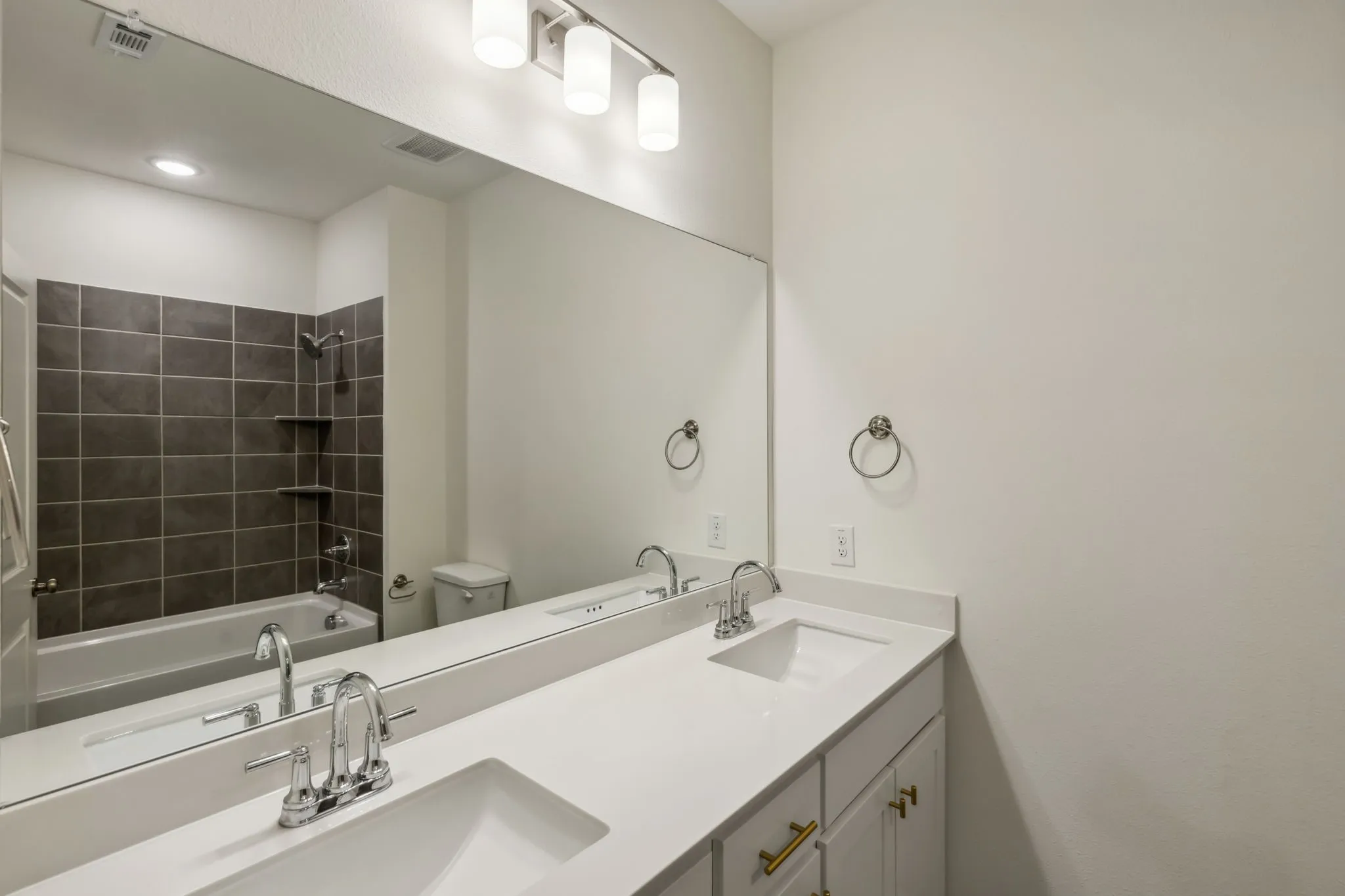Townhouse For Rent in Dallas County , 3705 Pierce Lane, Grand Prairie, Texas 75052, 3 Bedrooms, 3 Bathrooms, 2 Garage spaces, 1,819 Sqft, built in 2024, Price $3,000, mls#21271119, Real Estate Agent in Grand Prairie, Homes For Rent in Dallas county, Homes For Rent in Grand Prairie, Realtor in Grand Prairie Texas, Real Estate Brokerage Independent Realty Texas, Luminita Cordes Realtor