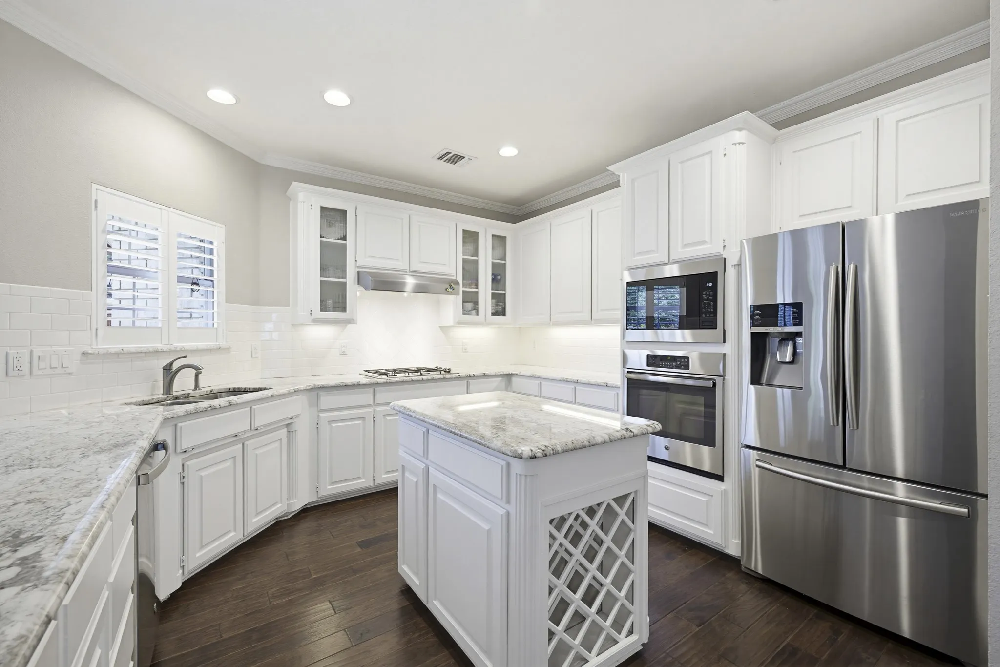 Single Family Residence For Sale in Tarrant County , 6524 Shoal Creek Road, Fort Worth, Texas 76132, 3 Bedrooms, 3 Bathrooms, 3 Garage spaces, 3,008 Sqft, built in 1994, Price $975,000, mls#21271057, Real Estate Agent in Fort Worth, Homes For Sale in Tarrant county, Homes For Sale in Fort Worth, Realtor in Fort Worth Texas, Real Estate Brokerage Independent Realty Texas, Luminita Cordes Realtor